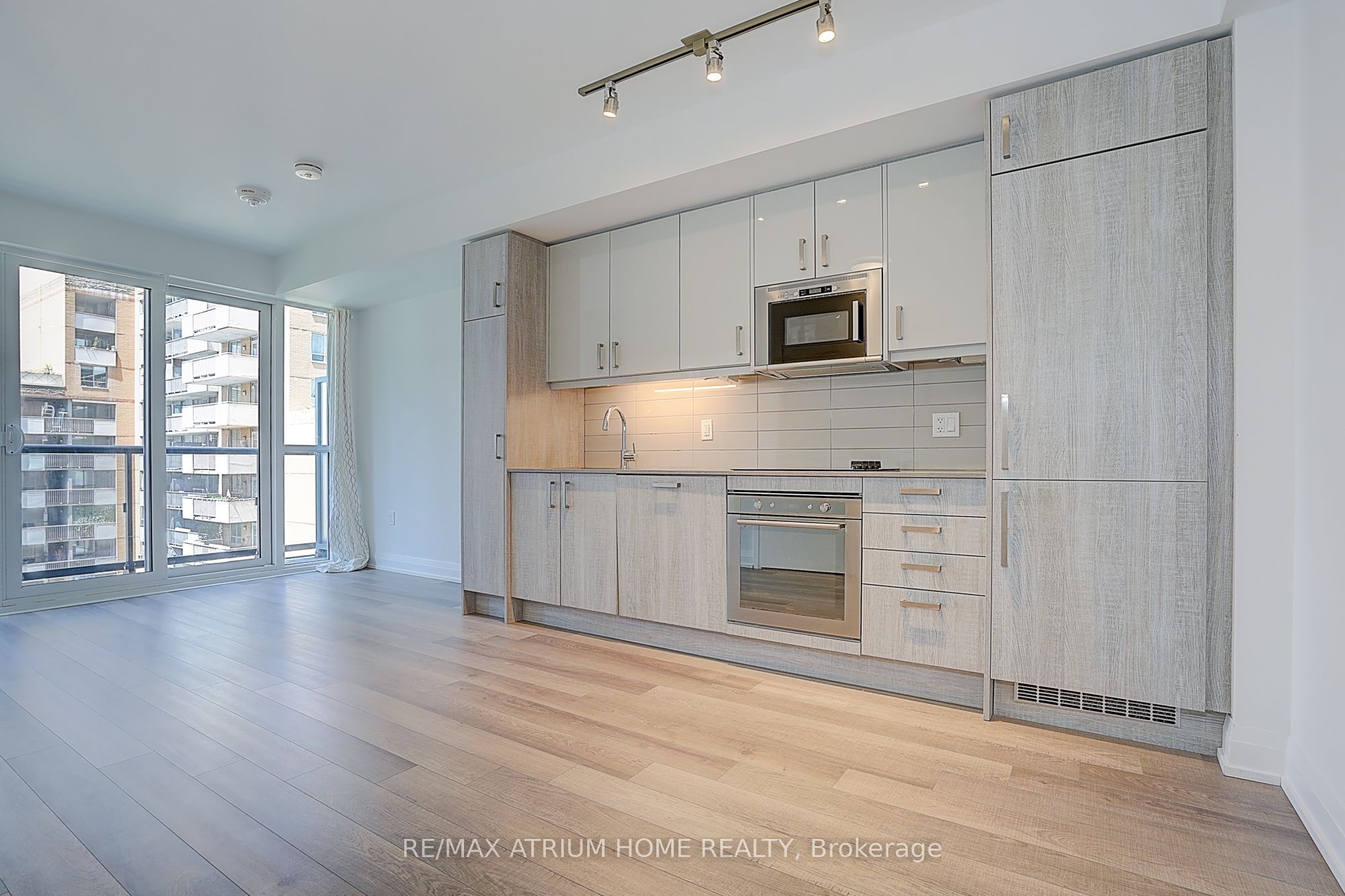 77 Mutual Street 806, Toronto, ON M5B 2A9 photo 3