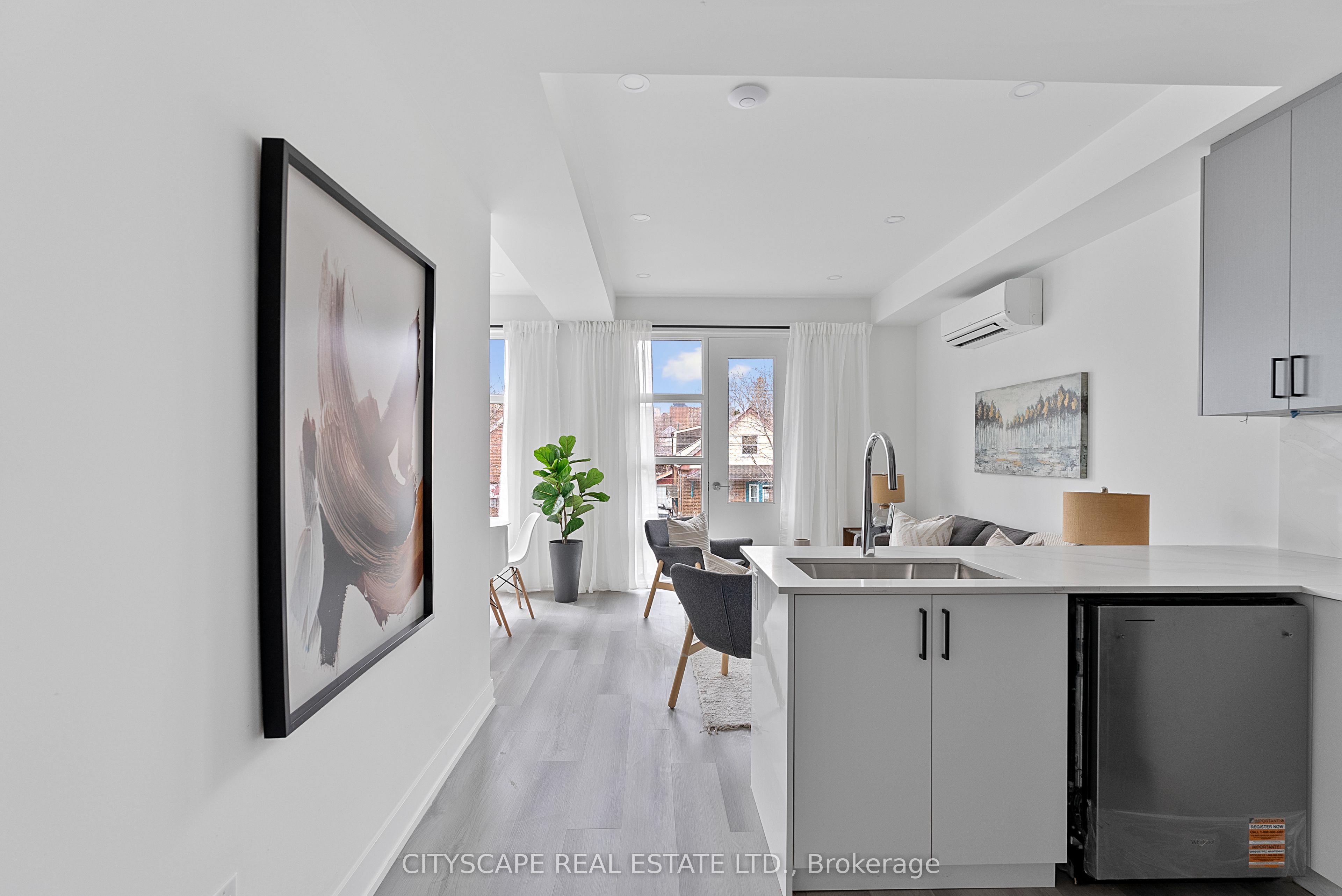589 Oakwood Avenue 3 Upper, Toronto, ON M6E 2X8 photo 5