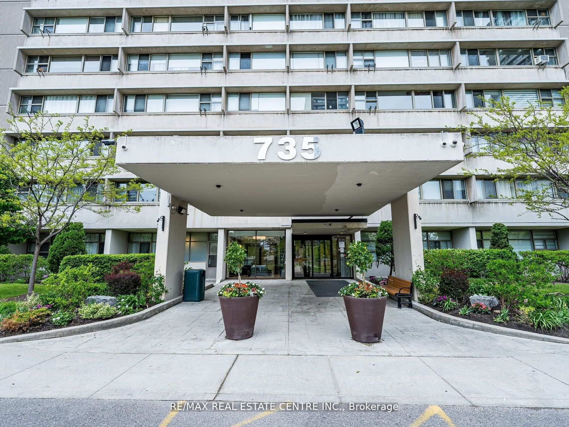 735 Don Mills Road 1806, Toronto, ON M3C 1T1 photo 2