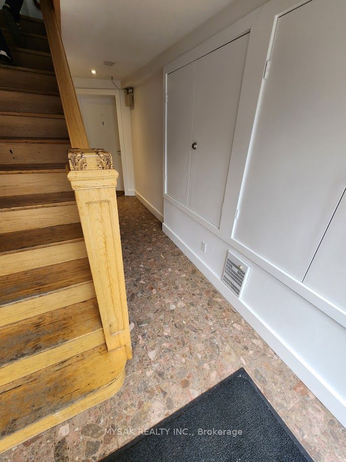 427 Crawford Street, Toronto, ON M6G 3J7 photo 2
