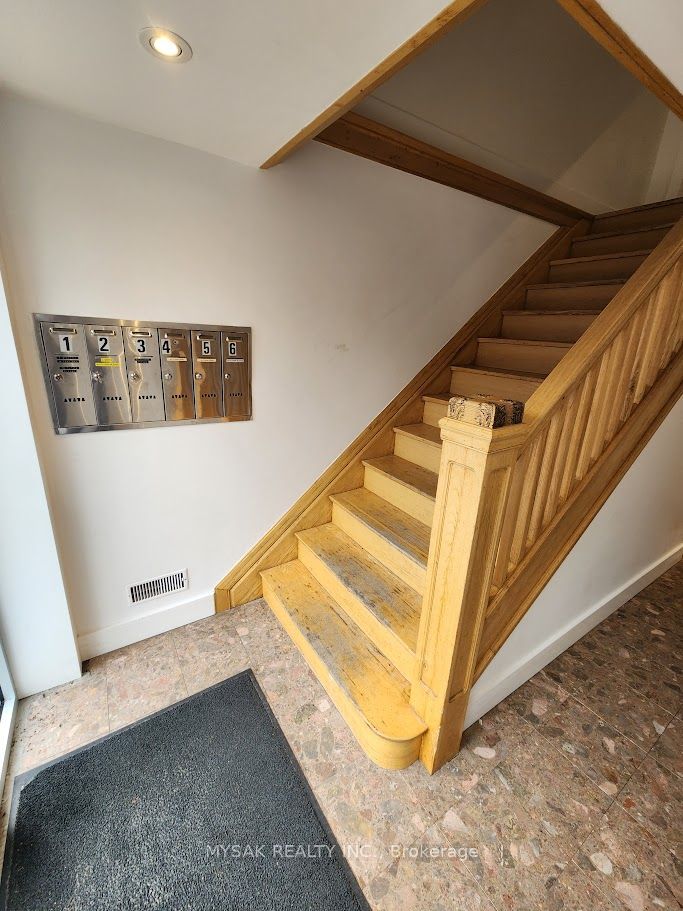 427 Crawford Street, Toronto, ON M6G 3J7 photo 3