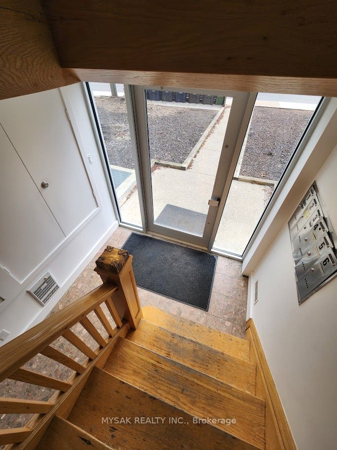 427 Crawford Street, Toronto, ON M6G 3J7 photo 4