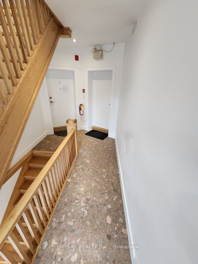 427 Crawford Street, Toronto, ON M6G 3J7 photo 5