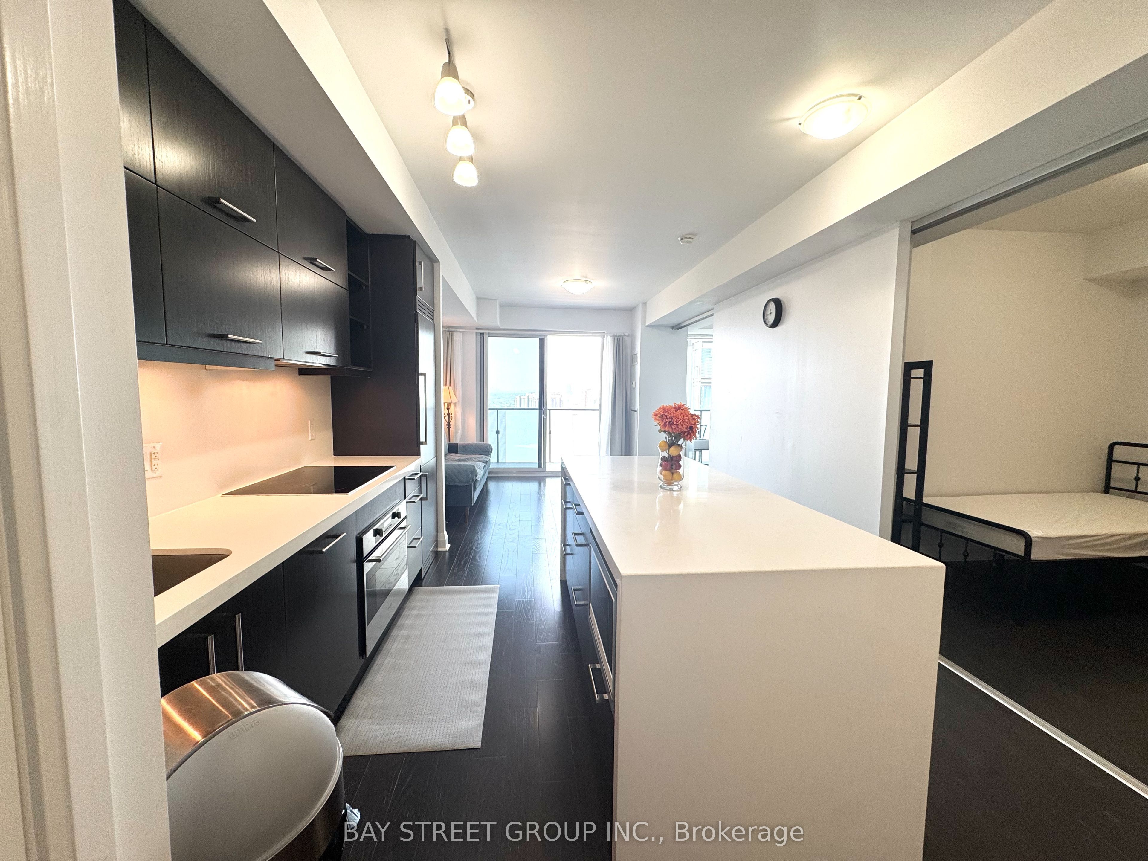 1080 Bay Street Unit 2305, Toronto, ON M5S 0A5 photo 2