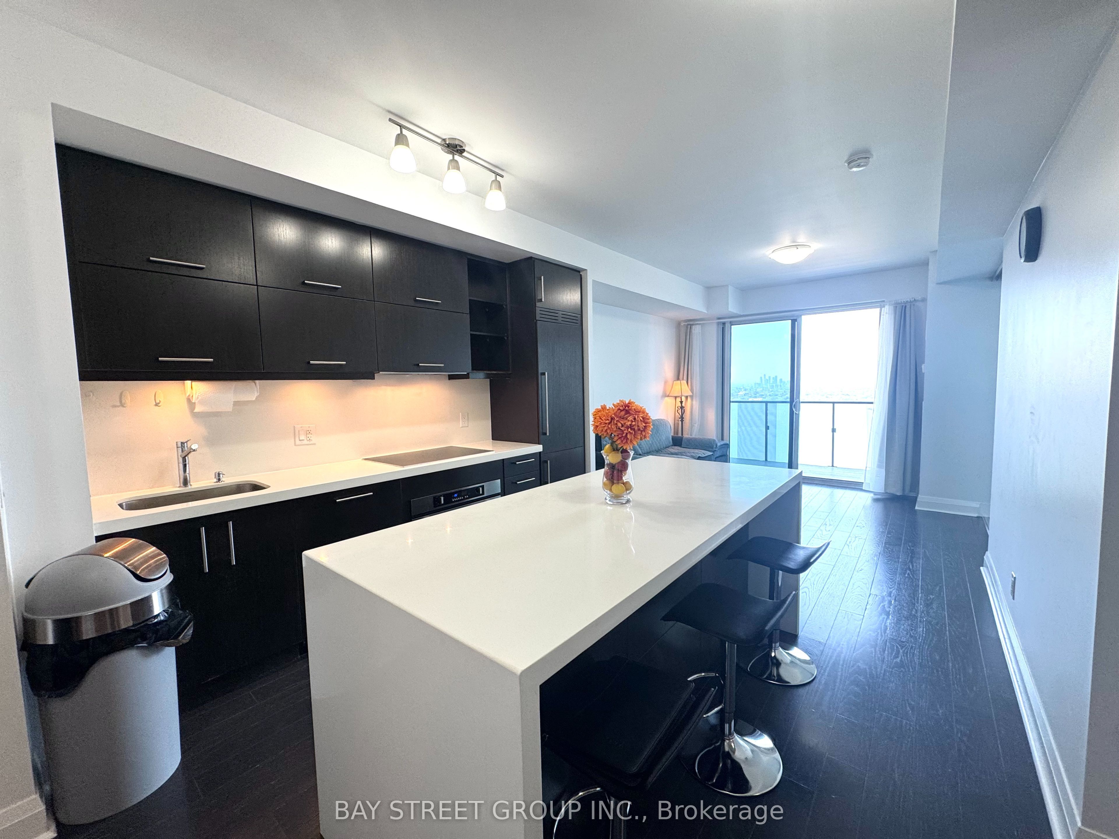 1080 Bay Street Unit 2305, Toronto, ON M5S 0A5 photo 3