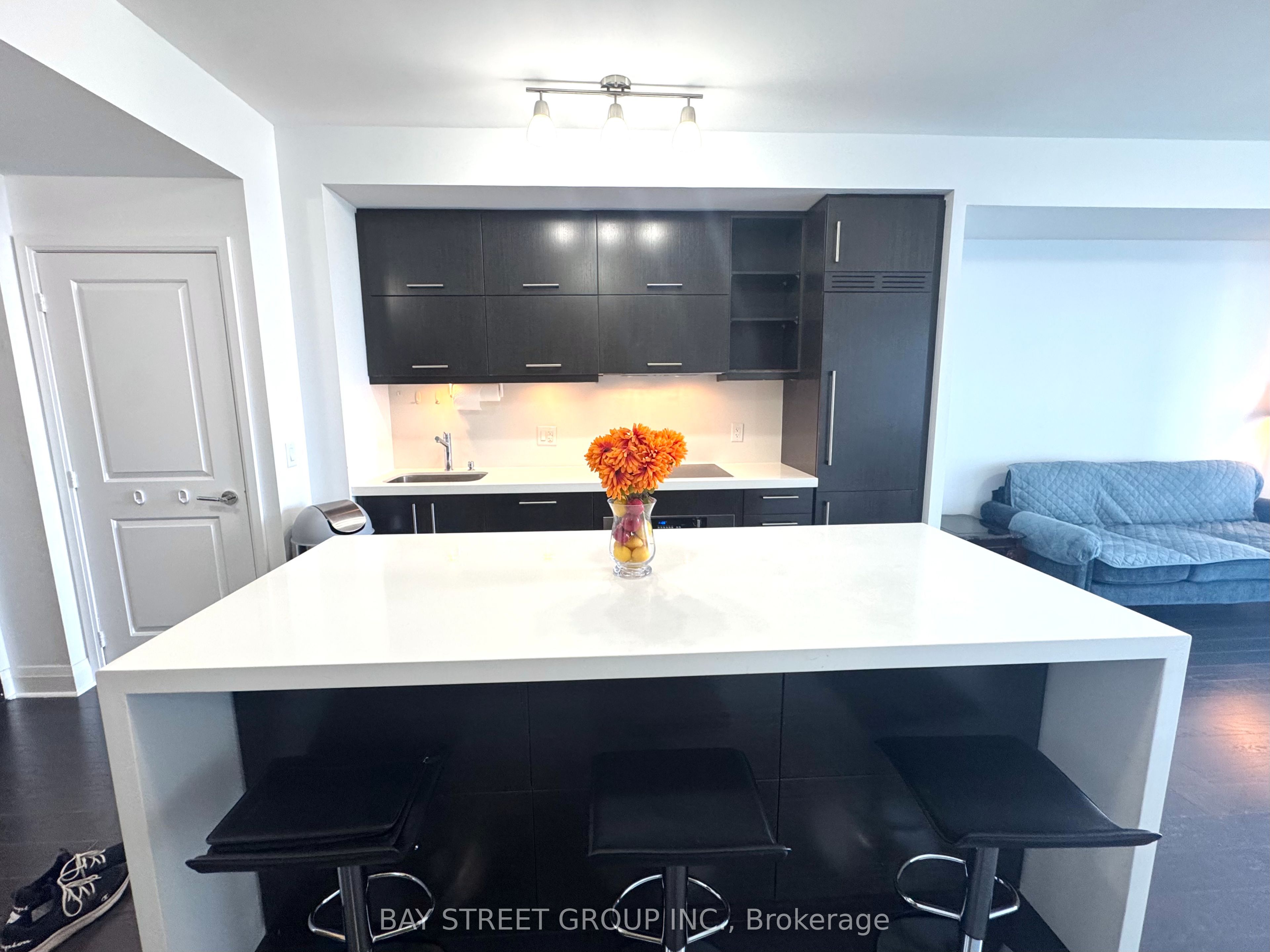 1080 Bay Street Unit 2305, Toronto, ON M5S 0A5 photo 4