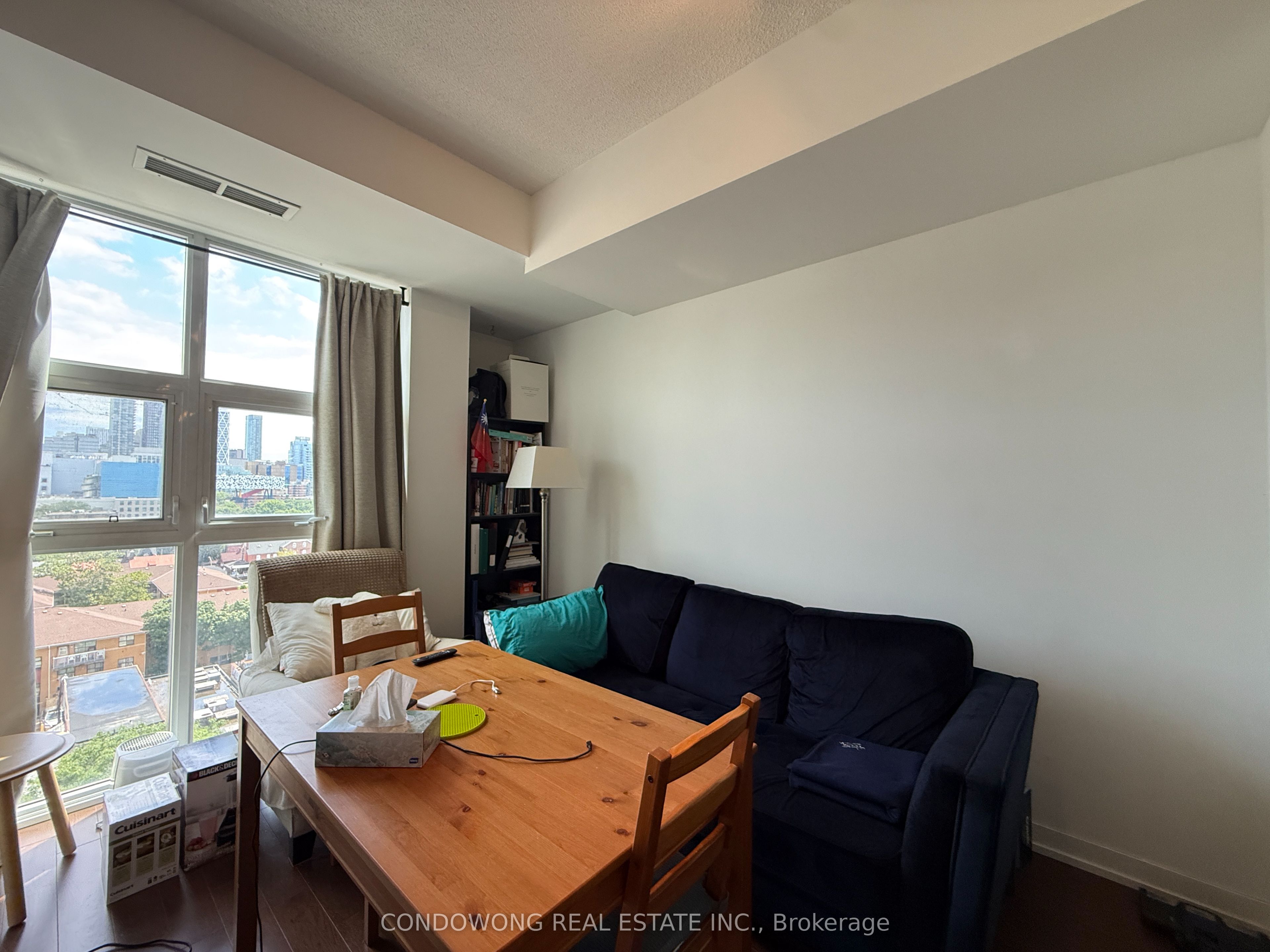 10 Willison Square 1012, Toronto, ON M5T 0A8