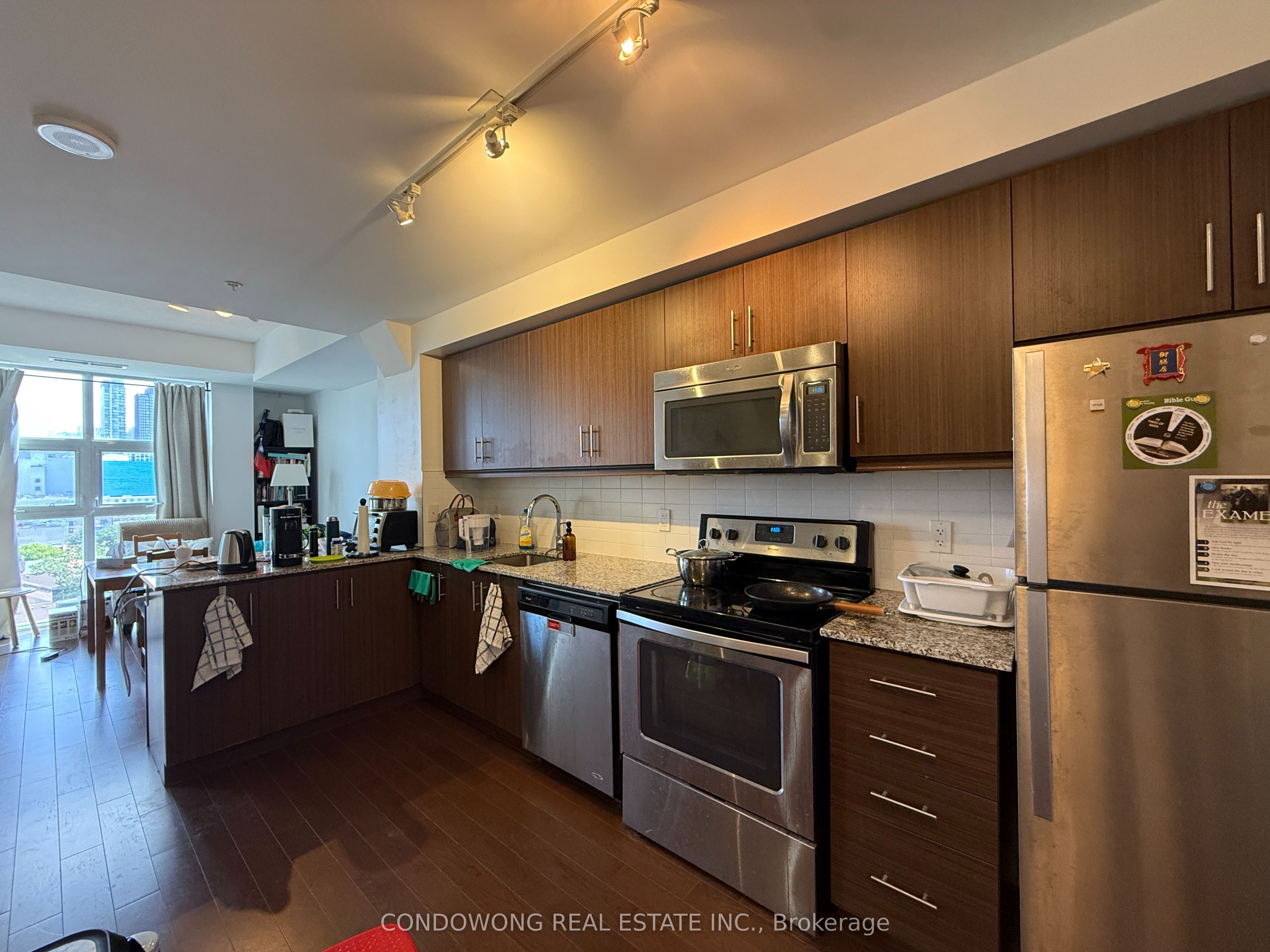 10 Willison Square 1012, Toronto, ON M5T 0A8 photo 2