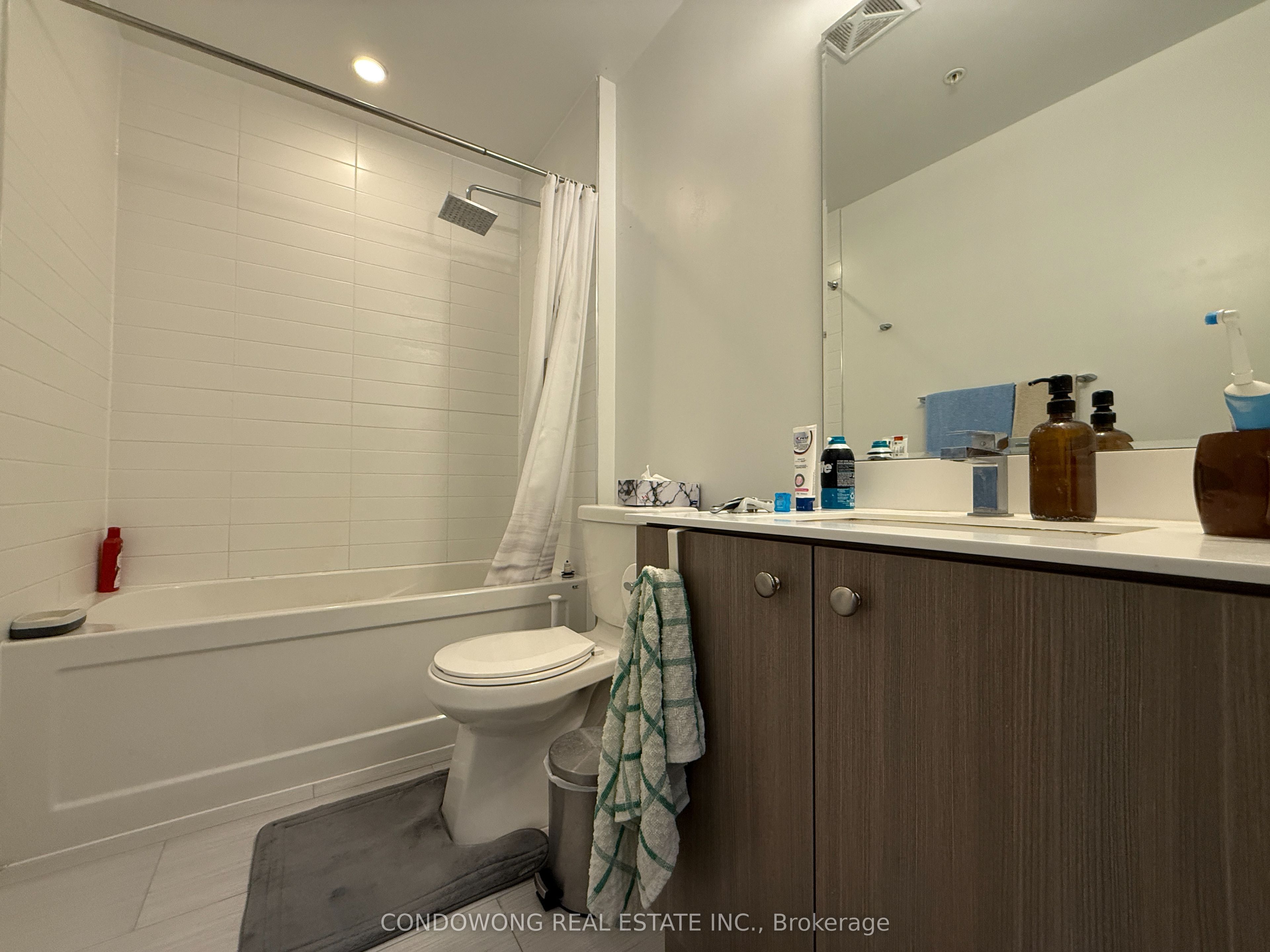 10 Willison Square 1012, Toronto, ON M5T 0A8 photo 5
