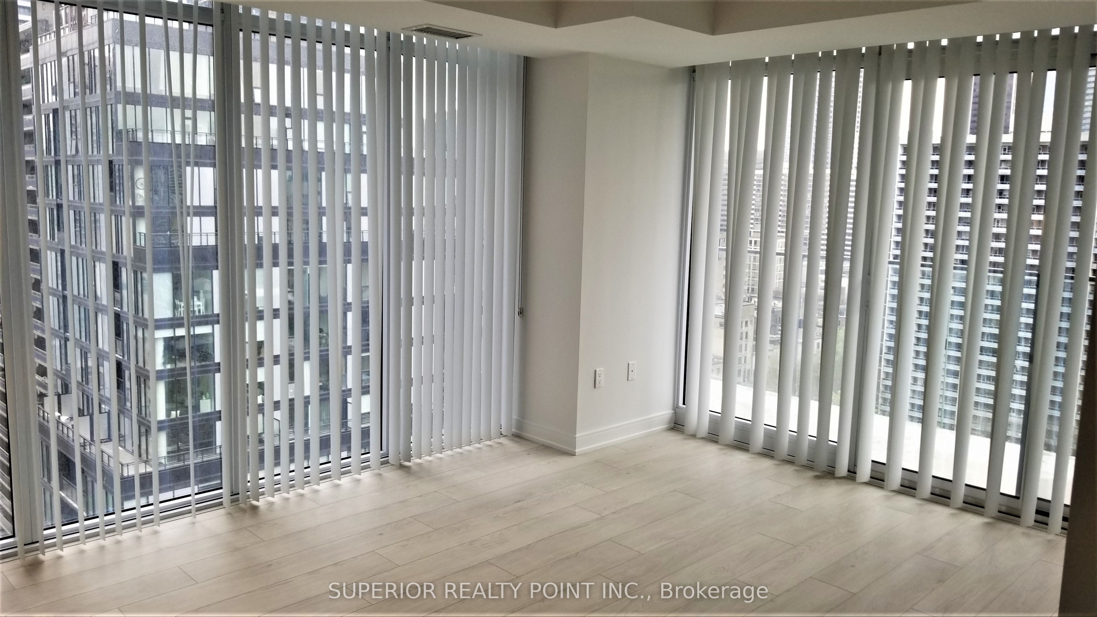 50 Wellesley Street E 2102, Toronto, ON M4Y 1G2 photo 4