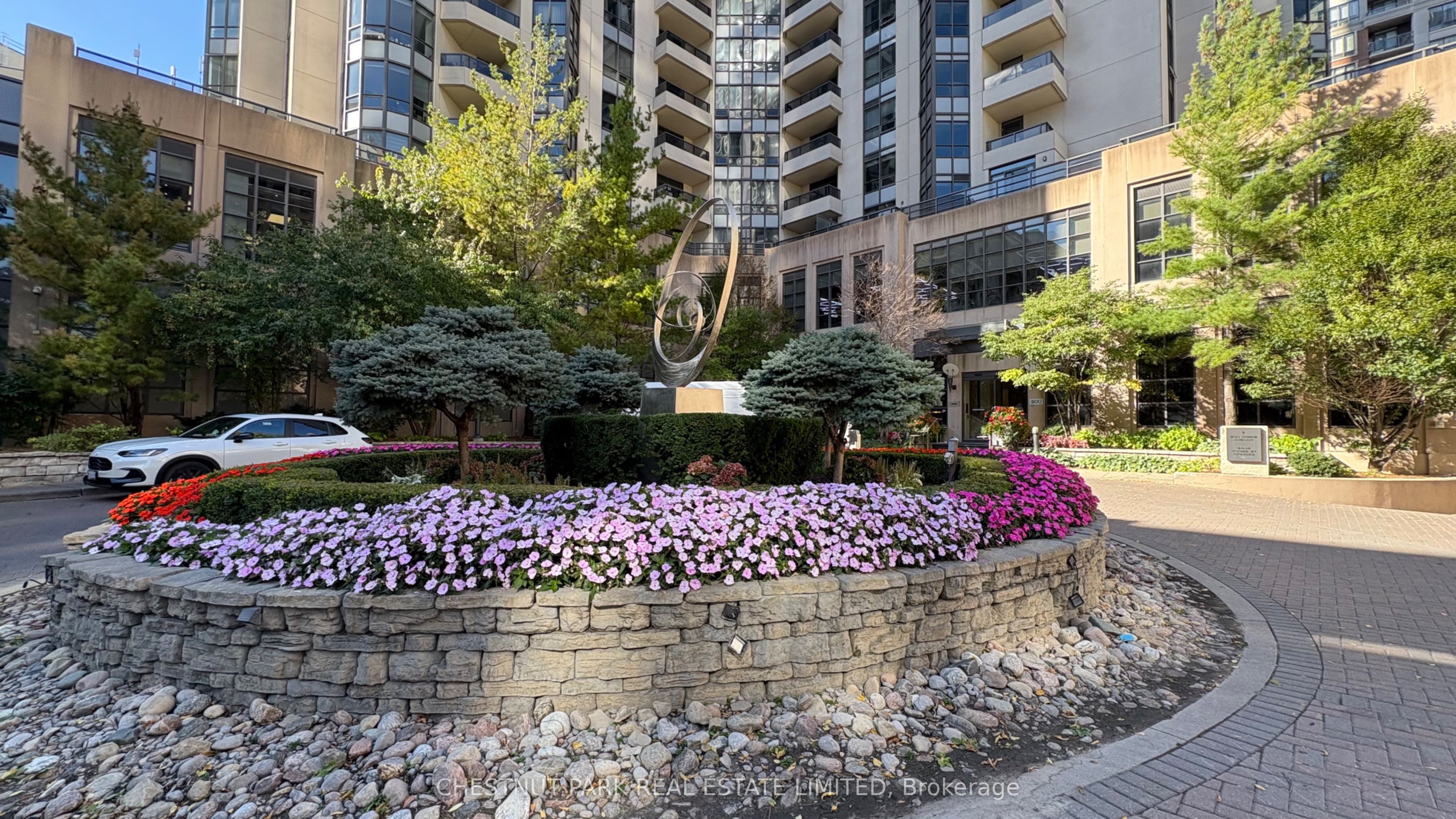 500 Doris Avenue Th3, Toronto, ON M2N 0C1