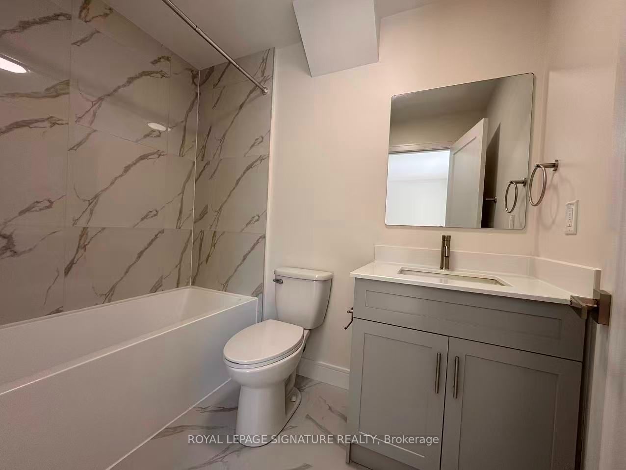 53 Bishop Avenue 2, Toronto, ON M2M 1Z4 photo 2