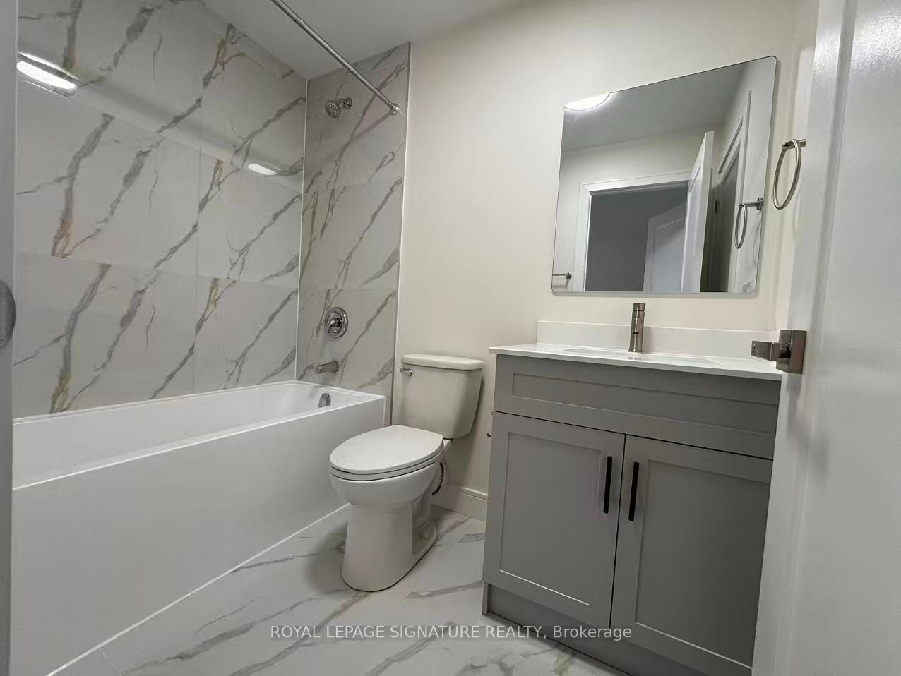 53 Bishop Avenue 2, Toronto, ON M2M 1Z4 photo 4