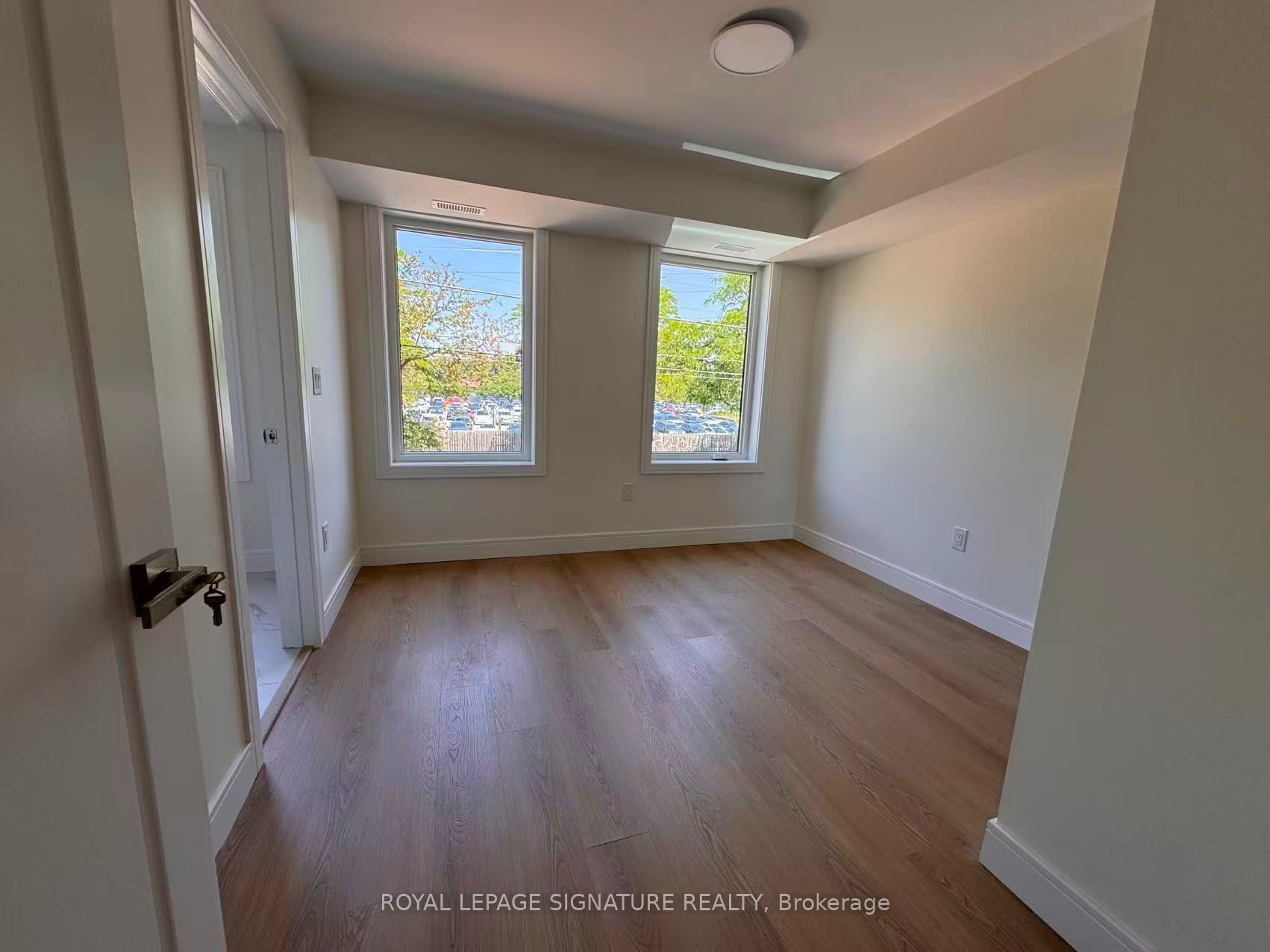53 Bishop Avenue 4, Toronto, ON M2M 1Z4