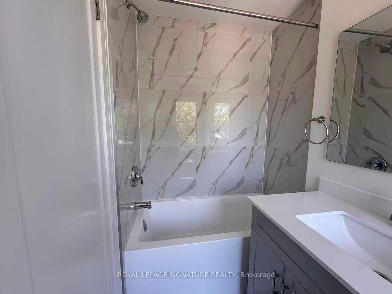 53 Bishop Avenue 4, Toronto, ON M2M 1Z4 photo 3