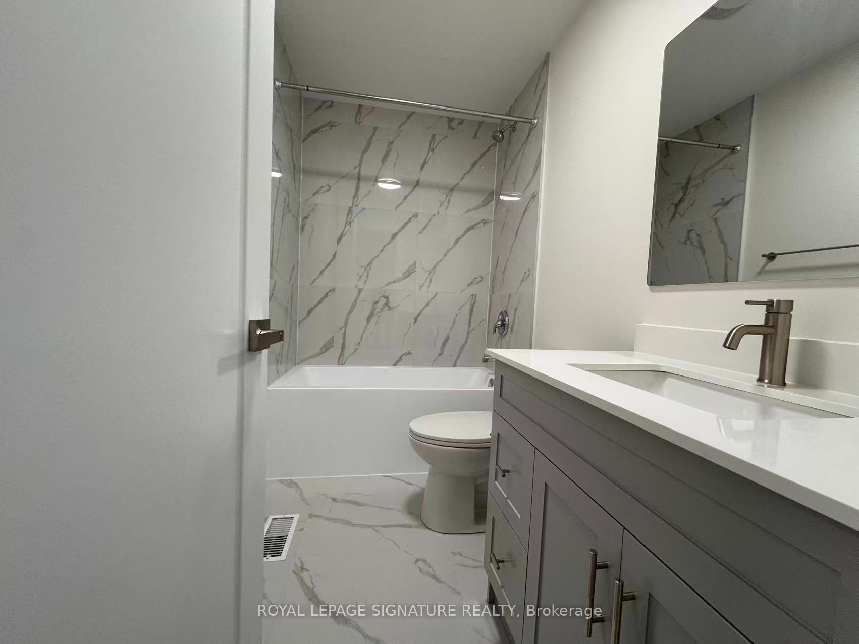 53 Bishop Avenue 4, Toronto, ON M2M 1Z4 photo 5