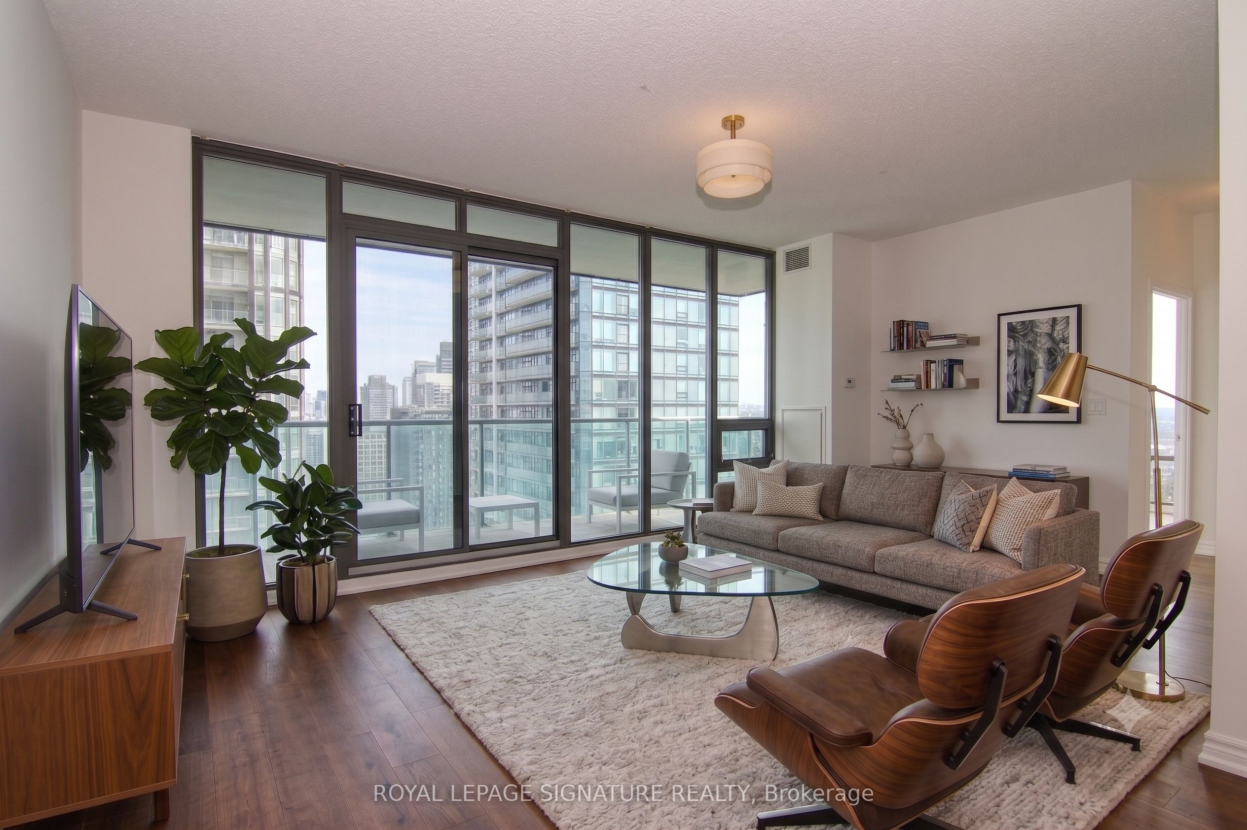 33 Lombard Street 3204, Toronto, ON M5C 3H8 photo 2