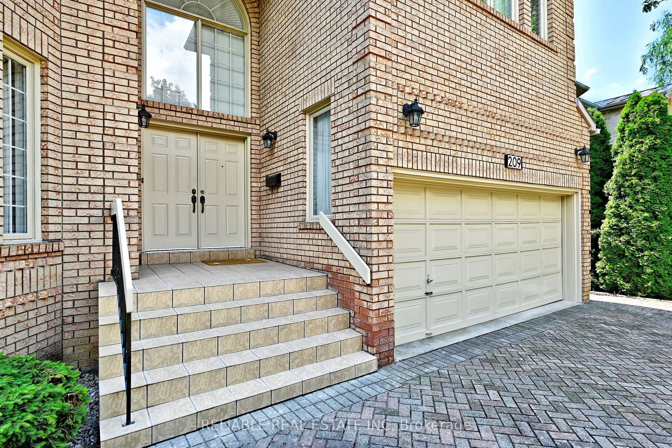 209 Alfred Avenue, Toronto, ON M2N 3J5 photo 2