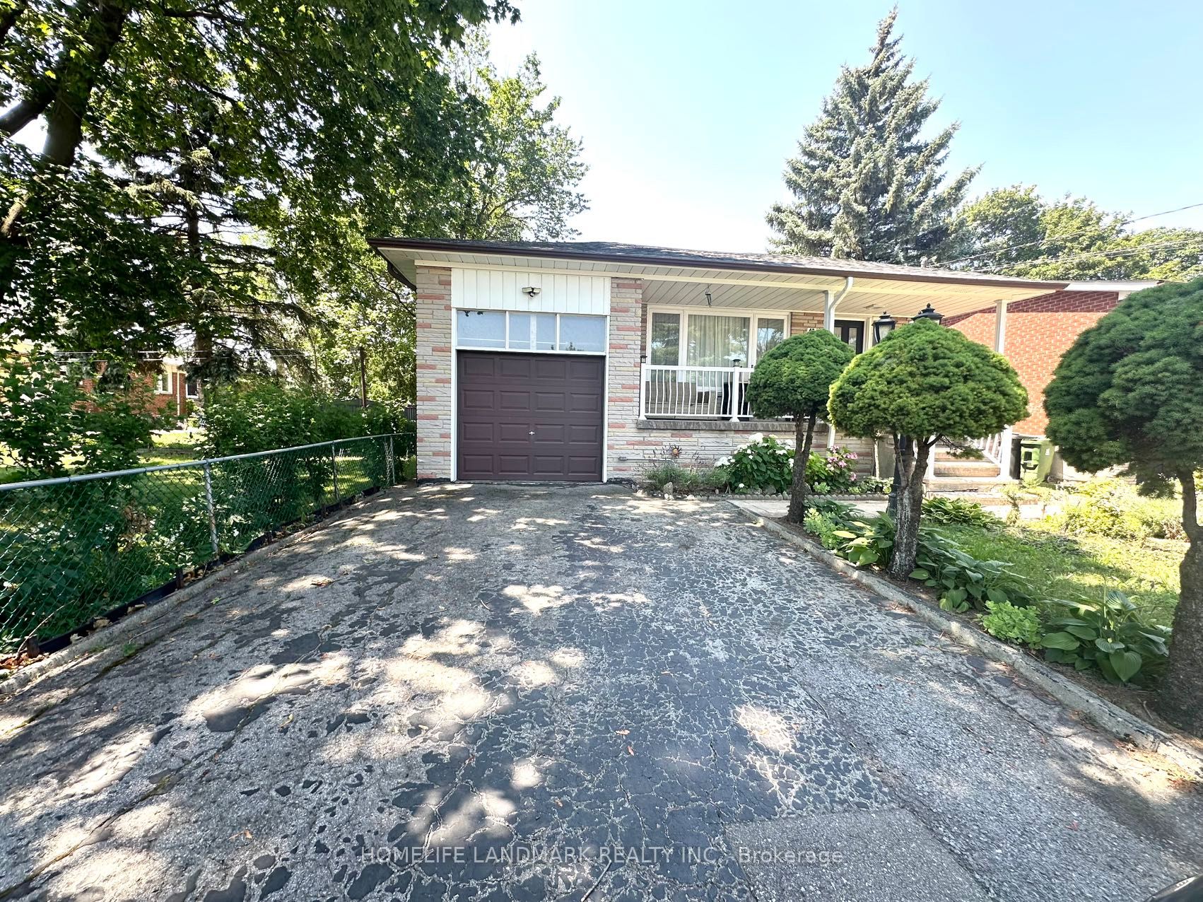 48 Shaftesbury Street Lower, Toronto, ON M3H 5L8 photo 2