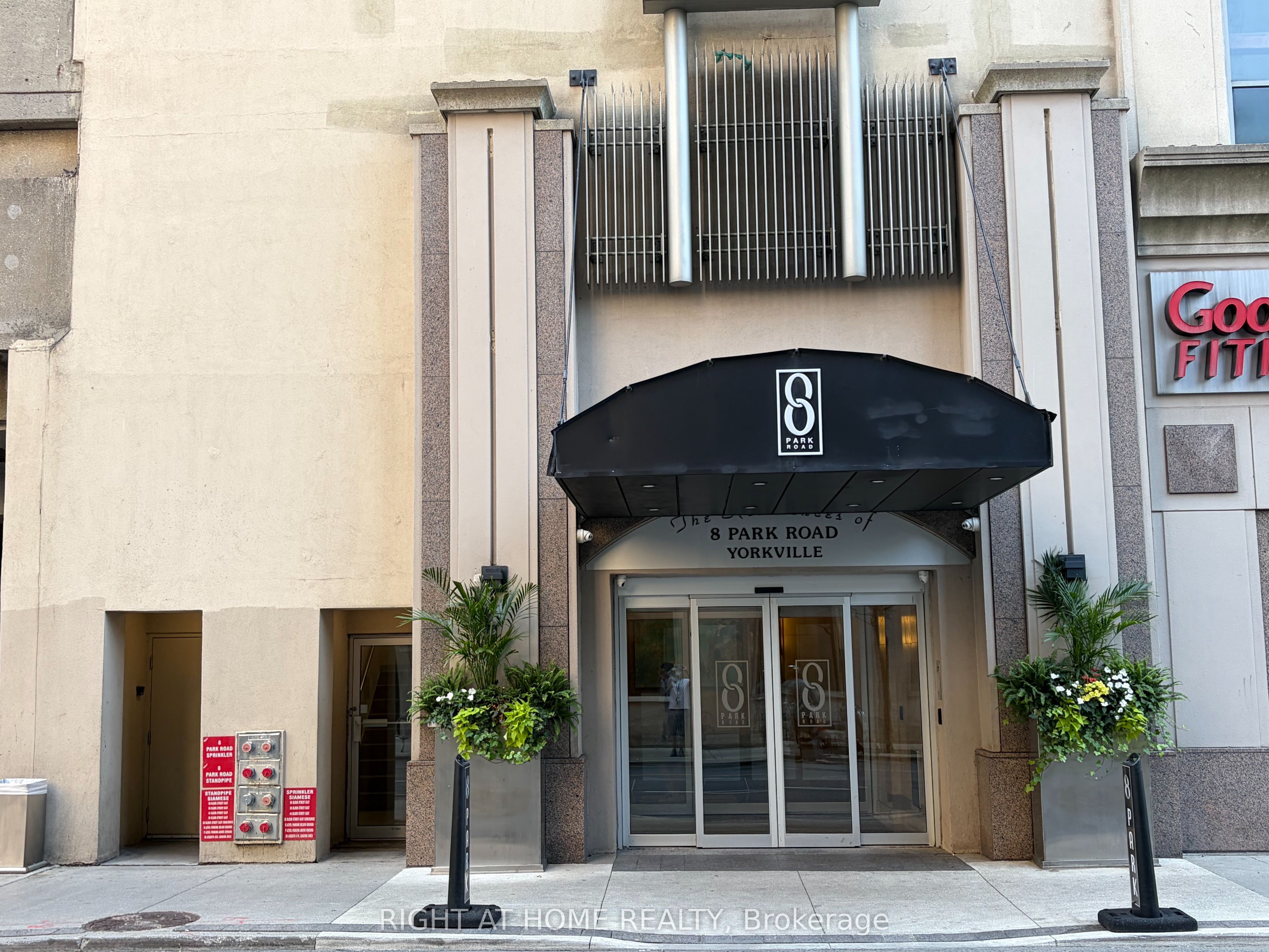 8 Park Road 2513, Toronto, ON M4W 3S5
