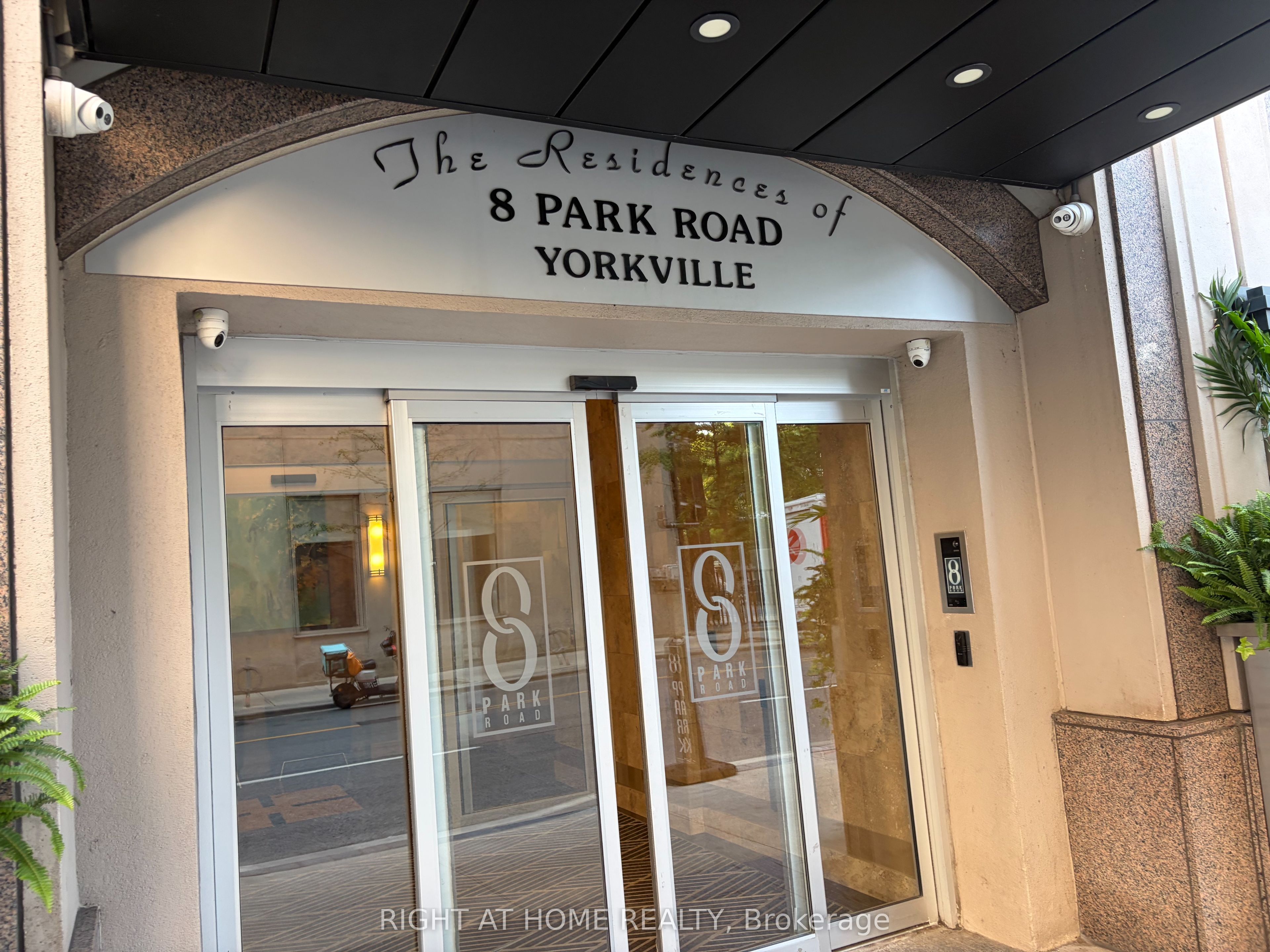 8 Park Road 2513, Toronto, ON M4W 3S5 photo 2