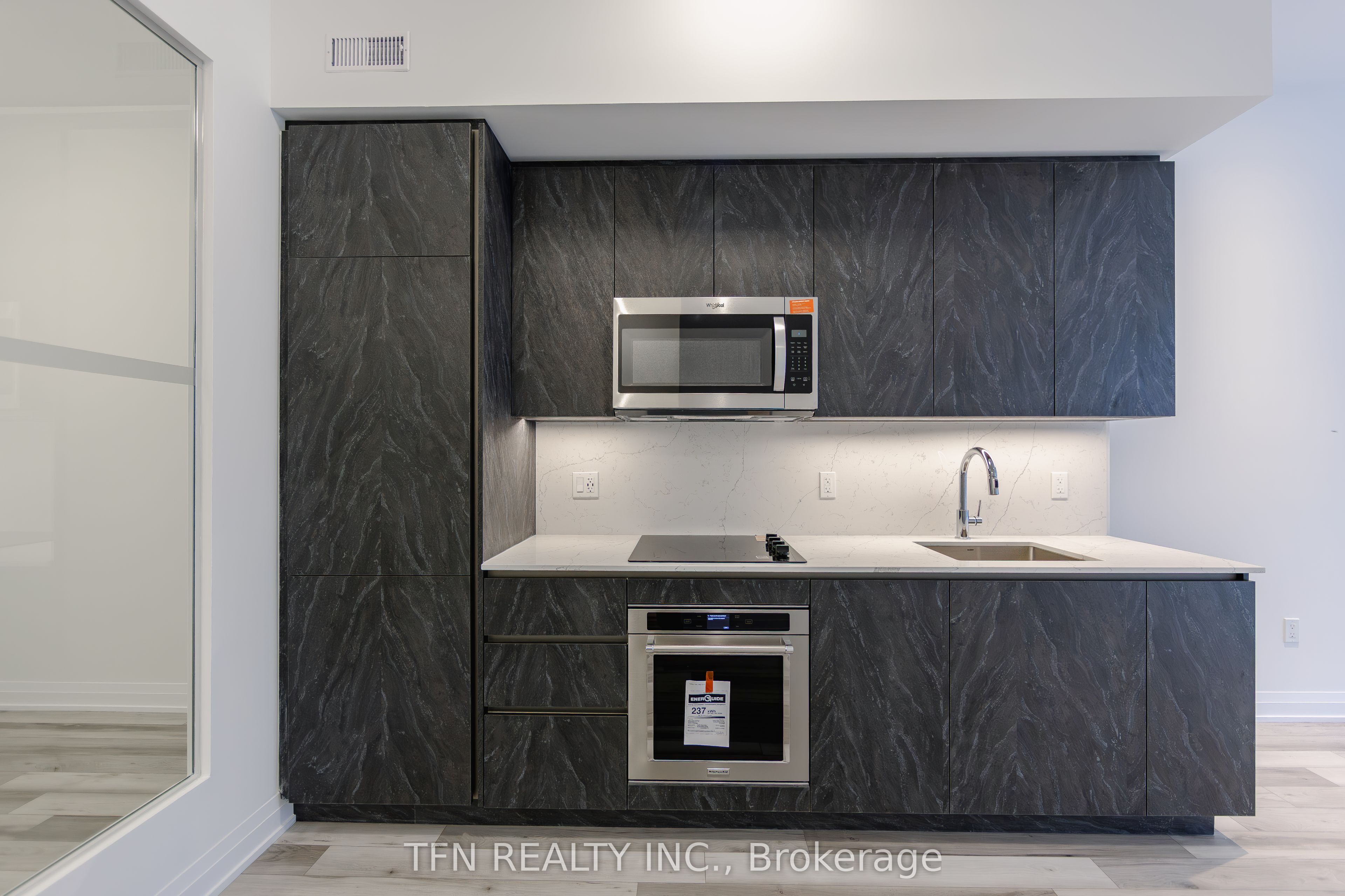 15 Richardson Street 531, Toronto, ON M5A 0Y5 photo 2