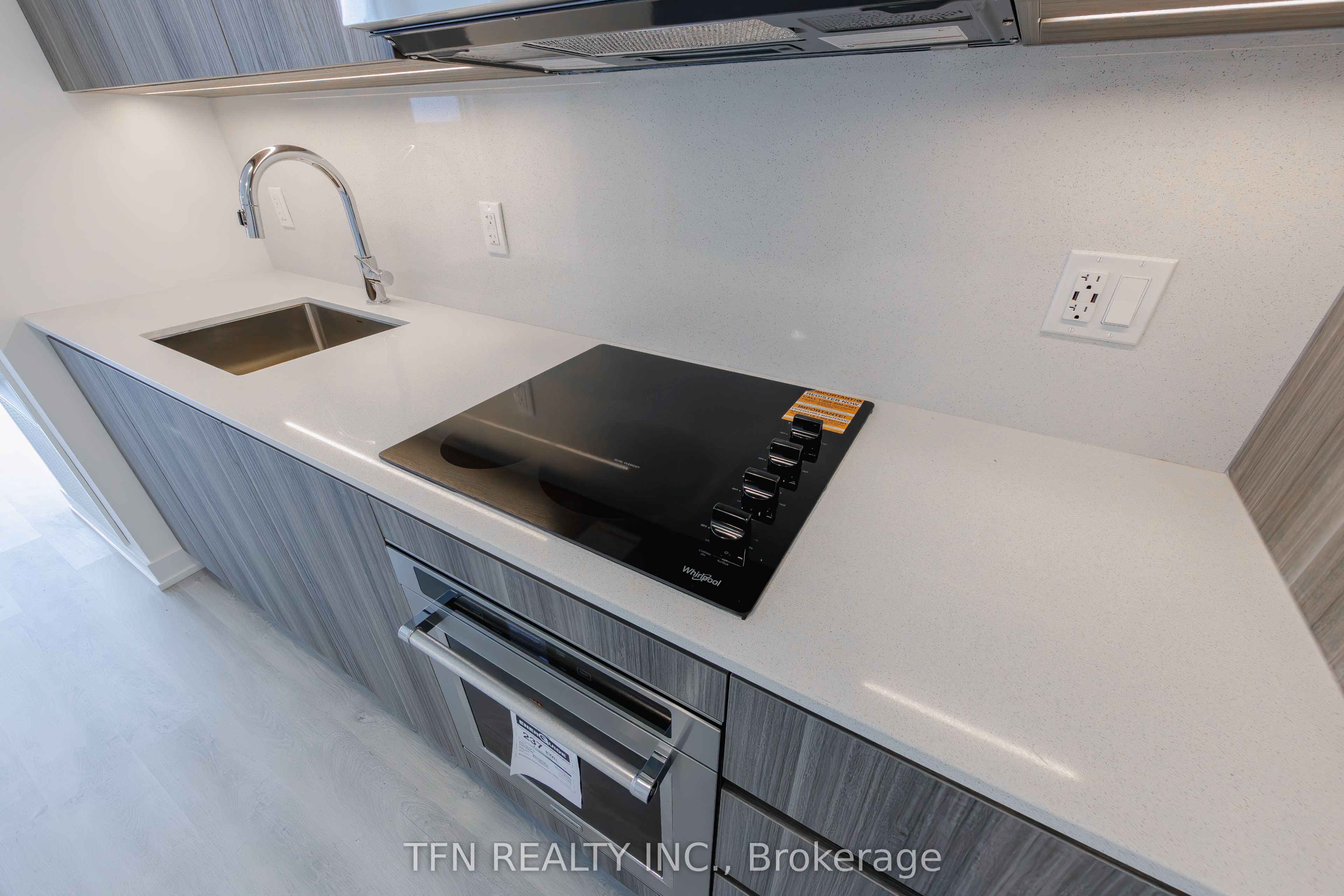 15 Richardson Street 1610, Toronto, ON M5A 0Y5 photo 3
