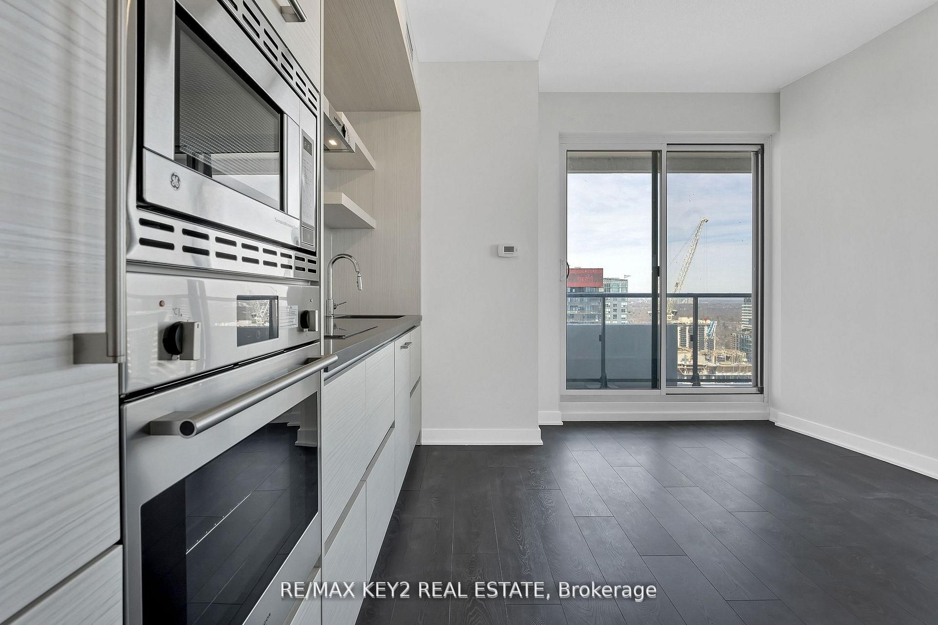 2221 Yonge Street 3402, Toronto, ON M4S 0B8 photo 3
