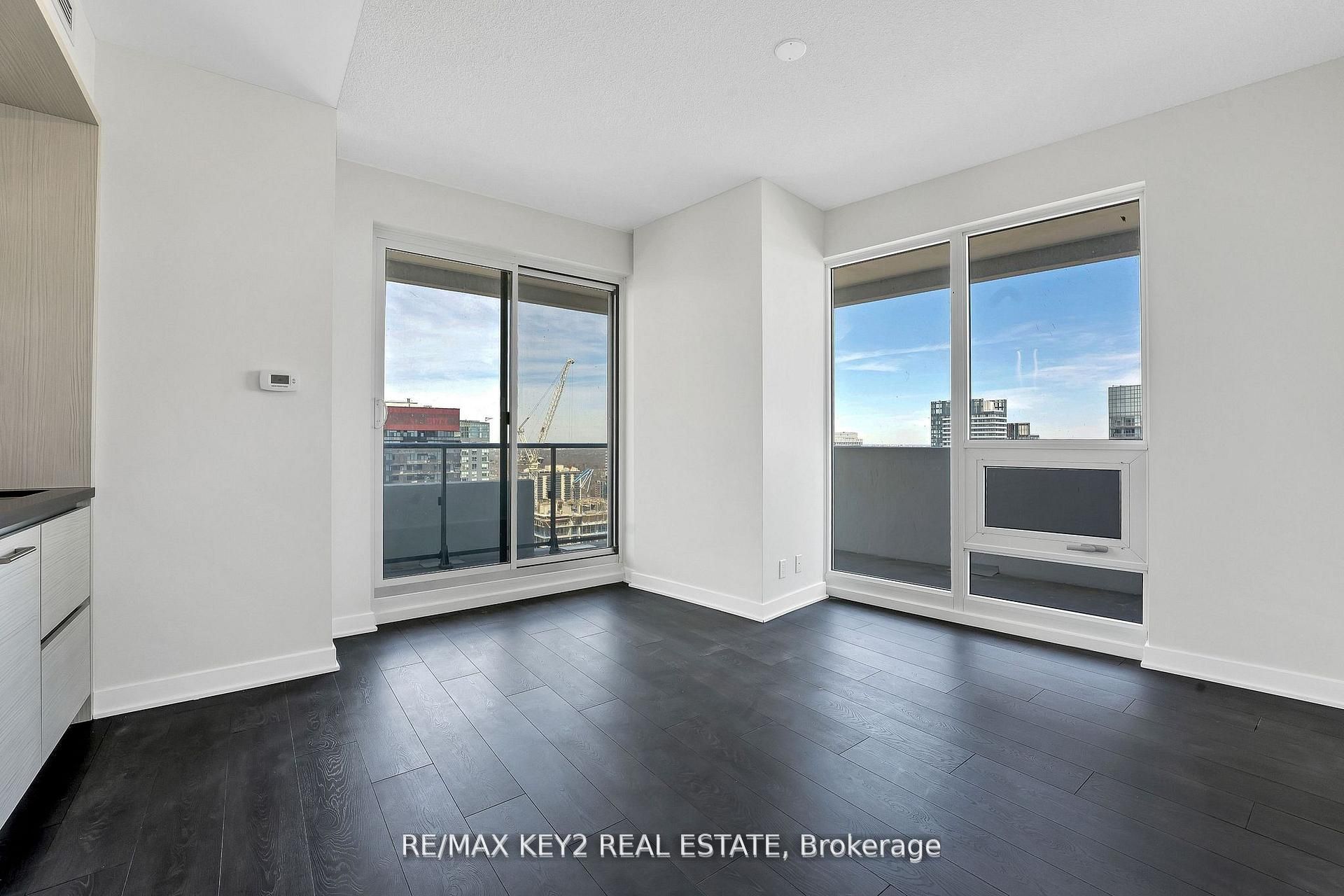 2221 Yonge Street 3402, Toronto, ON M4S 0B8 photo 5