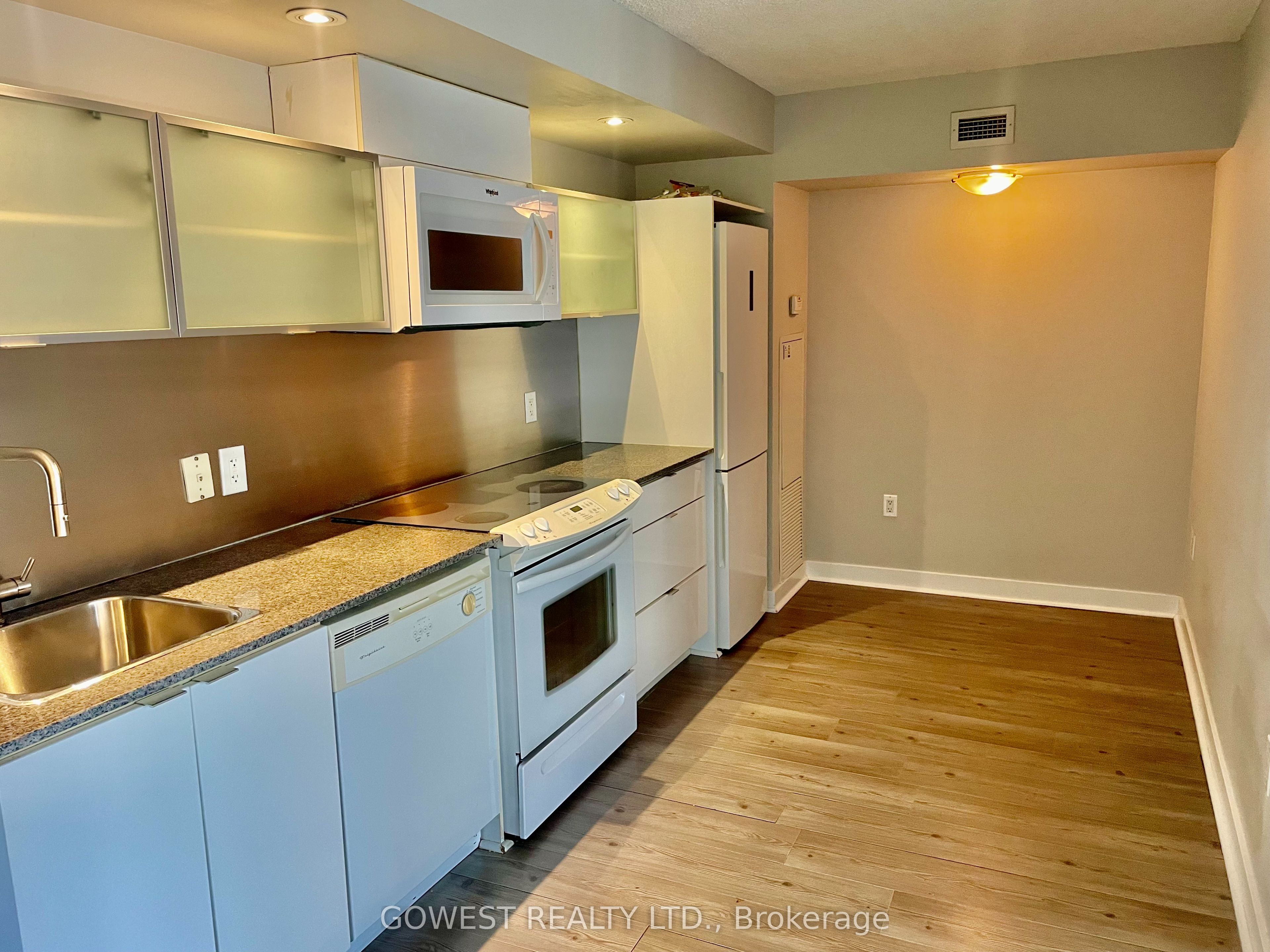 4K Spadina Avenue 1507, Toronto, ON M5V 3Y9 photo 2