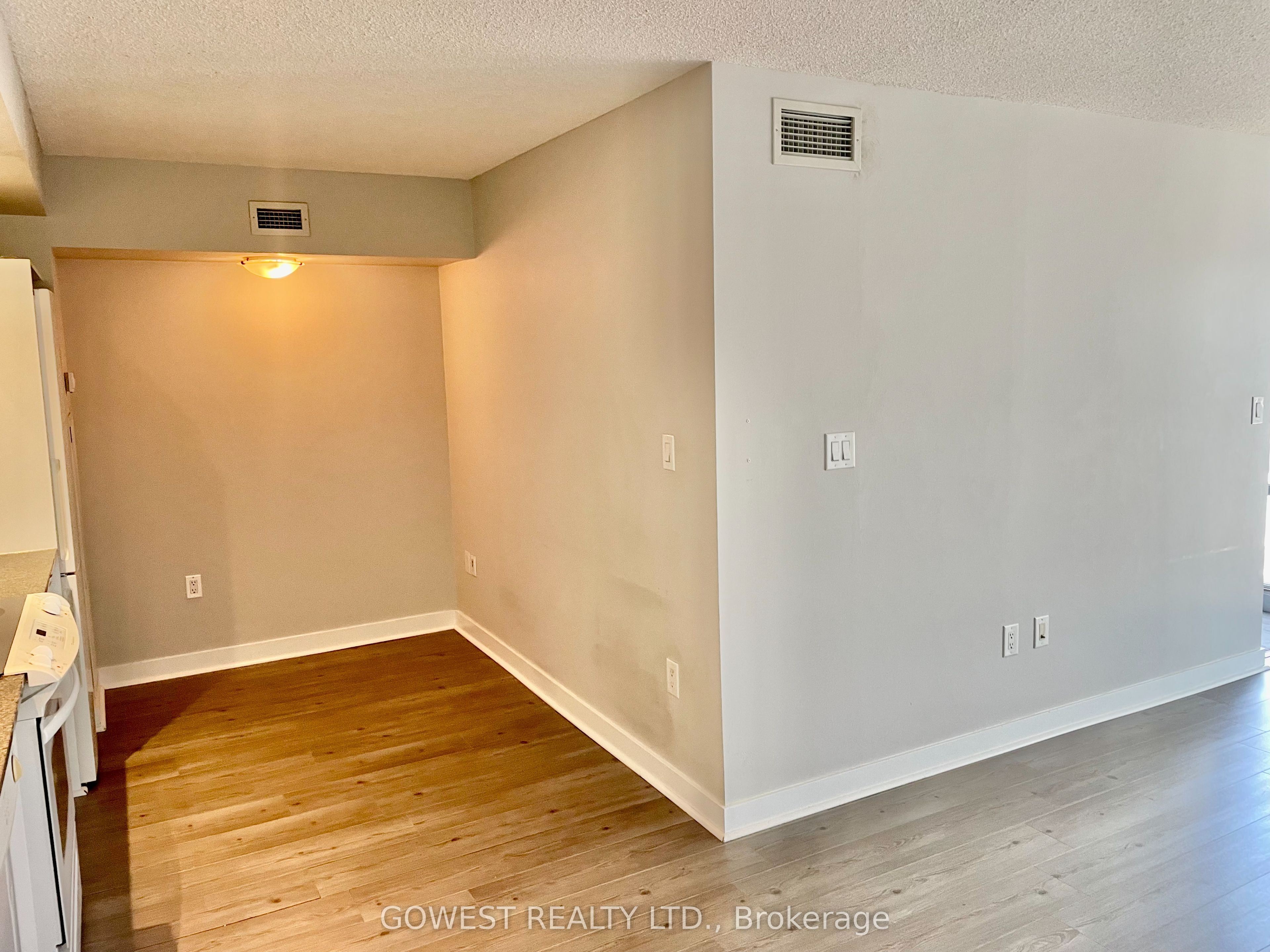 4K Spadina Avenue 1507, Toronto, ON M5V 3Y9 photo 4