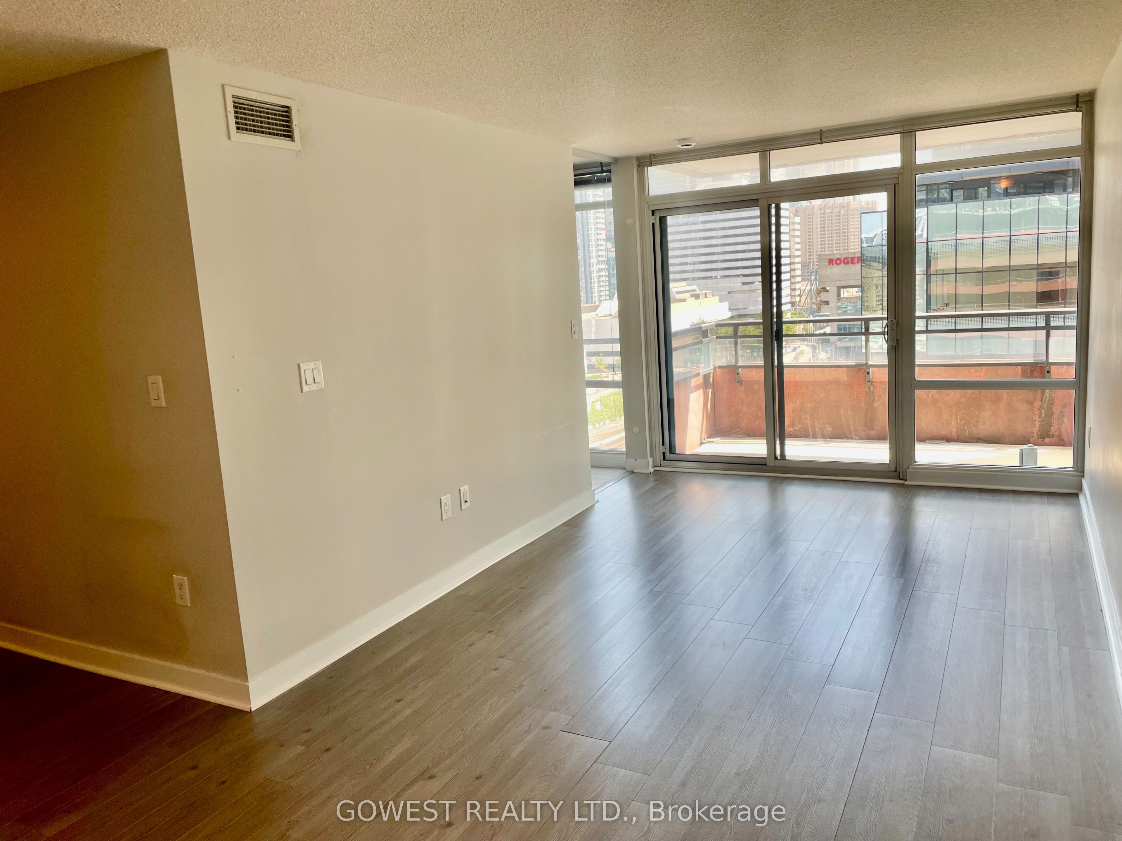 4K Spadina Avenue 1507, Toronto, ON M5V 3Y9 photo 5