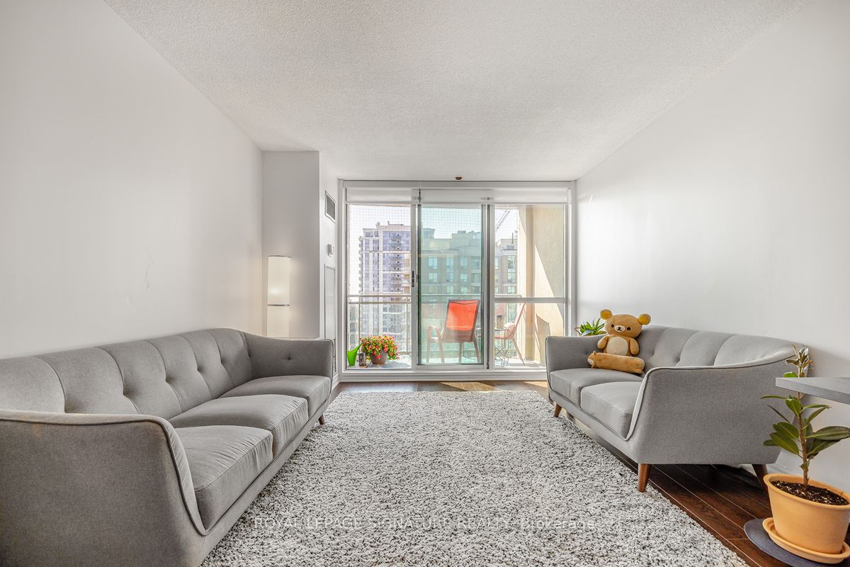 8 Pemberton Avenue UPH3, Toronto, ON M2M 4K8 photo 3