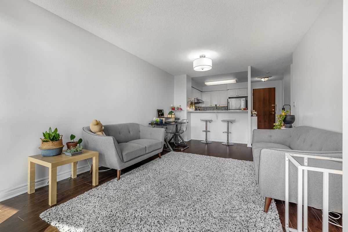 8 Pemberton Avenue UPH3, Toronto, ON M2M 4K8 photo 4