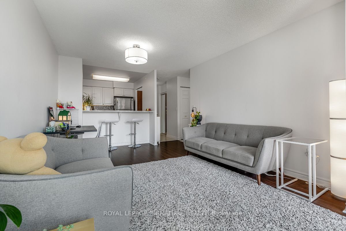 8 Pemberton Avenue UPH3, Toronto, ON M2M 4K8 photo 5