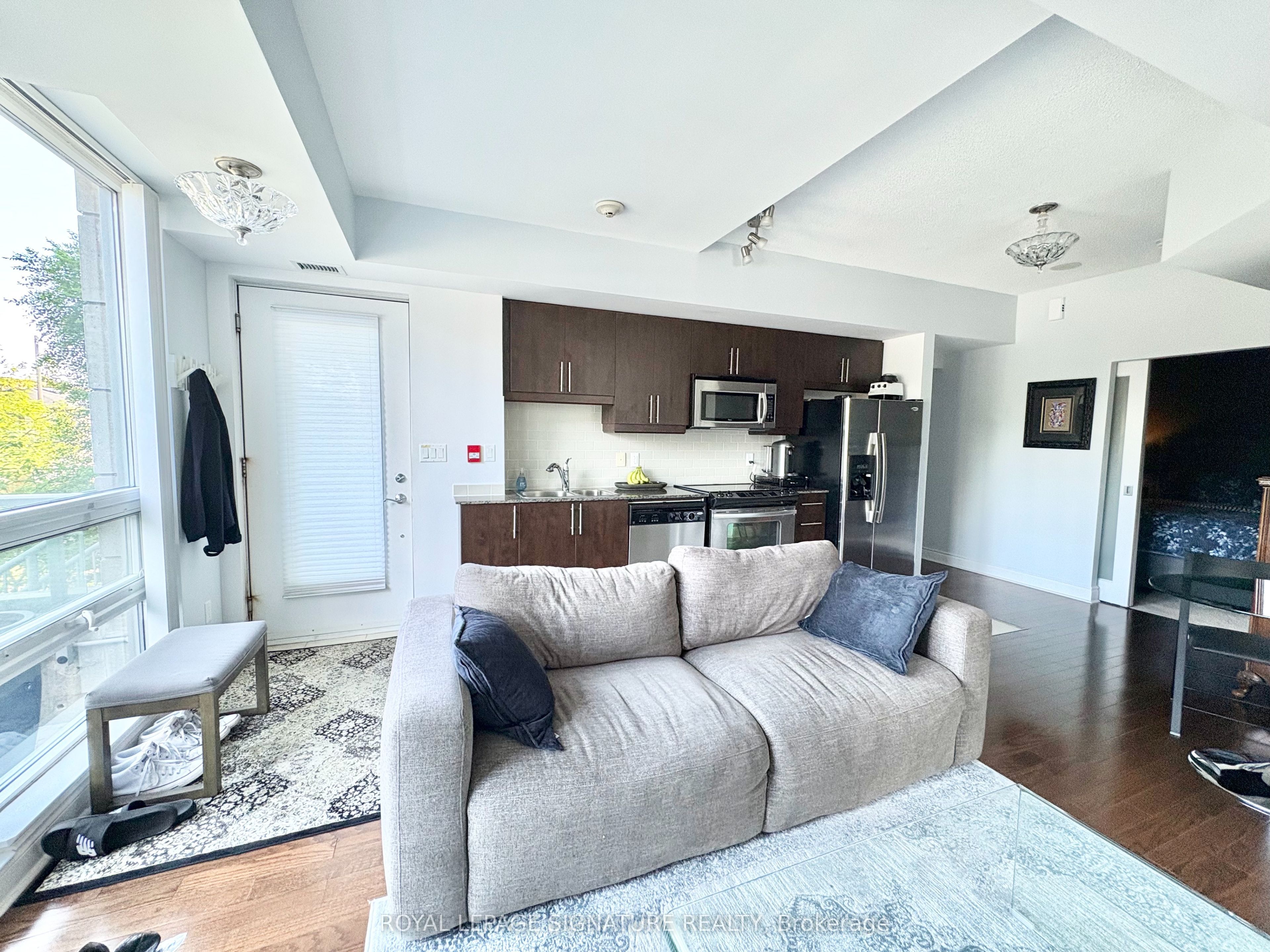 31 Olive Avenue 211, Toronto, ON M2N 4N4