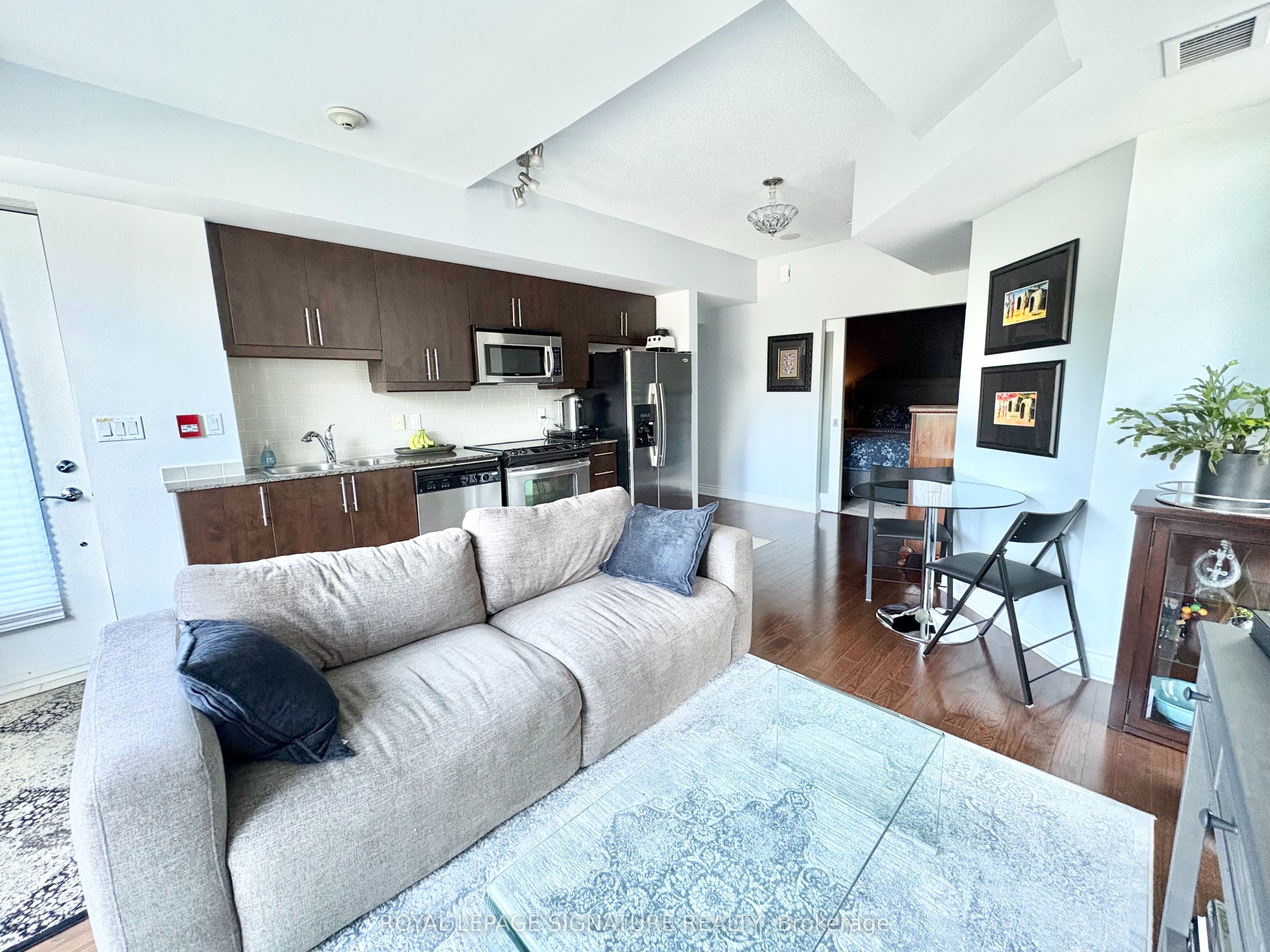31 Olive Avenue 211, Toronto, ON M2N 4N4 photo 2