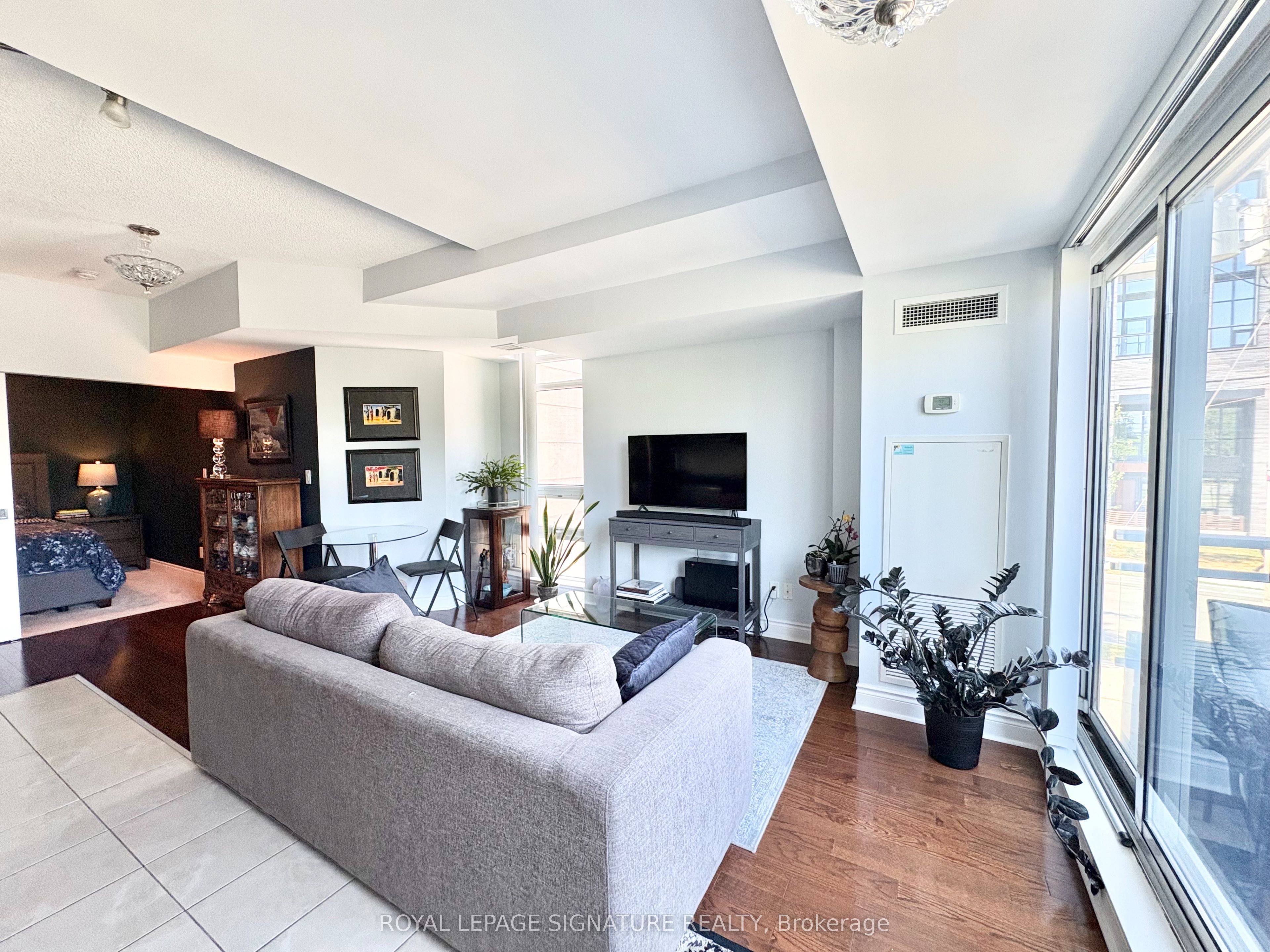31 Olive Avenue 211, Toronto, ON M2N 4N4 photo 3