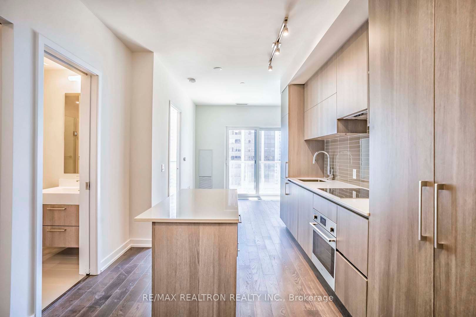 1 Yorkville Avenue 3112, Toronto, ON M4W 1L1 photo 3