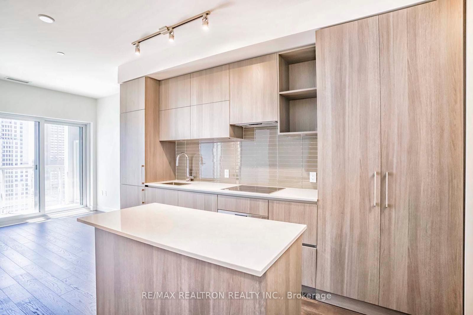 1 Yorkville Avenue 3112, Toronto, ON M4W 1L1 photo 4