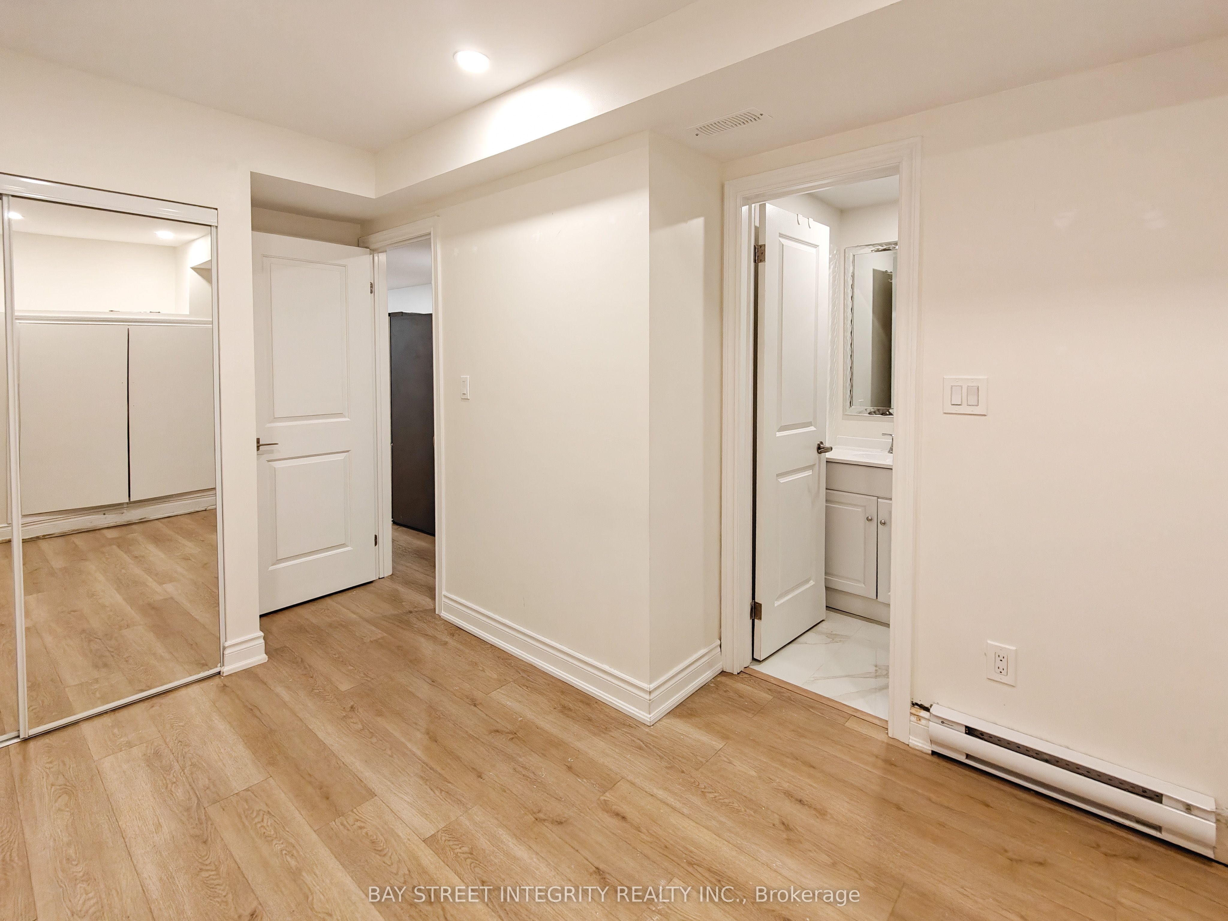 598 Crawford Street Lower, Toronto, ON M6G 3K2 photo 4