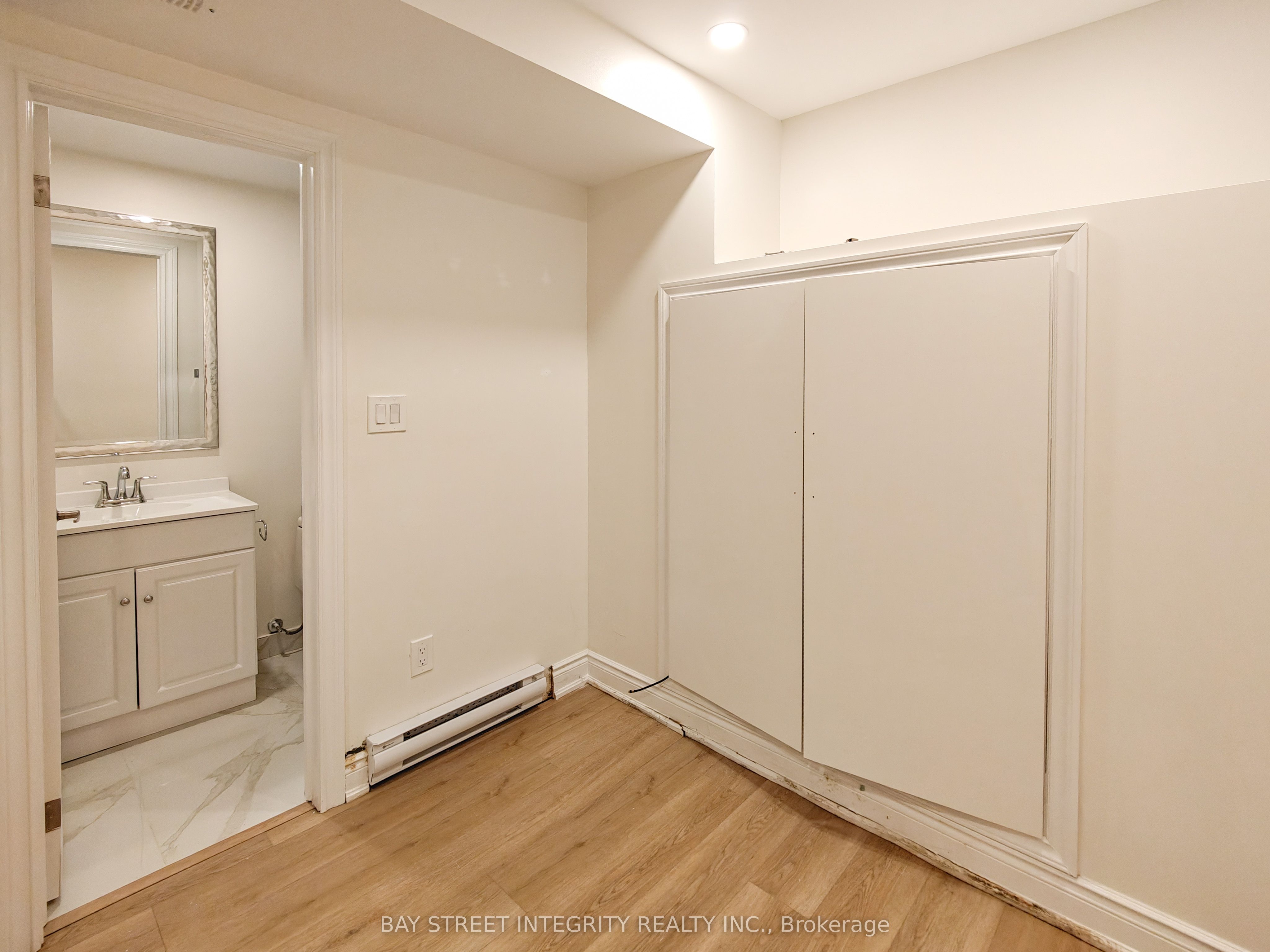 598 Crawford Street Lower, Toronto, ON M6G 3K2 photo 5