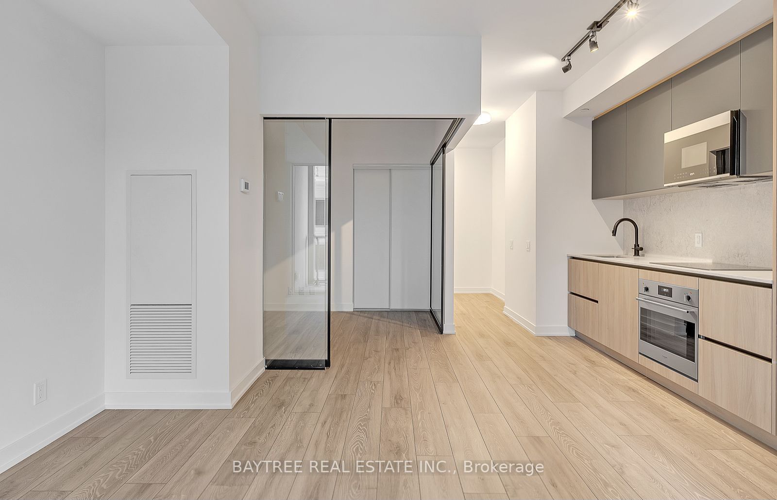 108 Peter Street 2703, Toronto, ON M5V 2G7