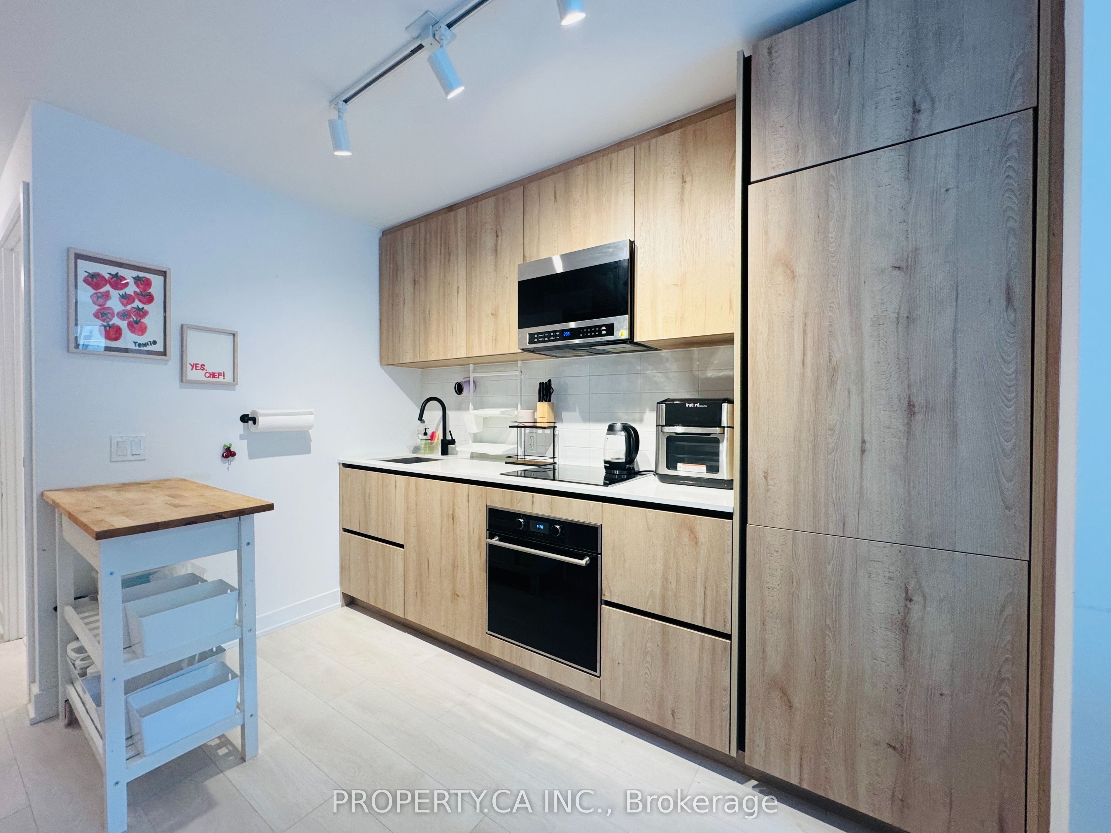 127 Broadway Avenue 803, Toronto, ON M4P 1V4 photo 2