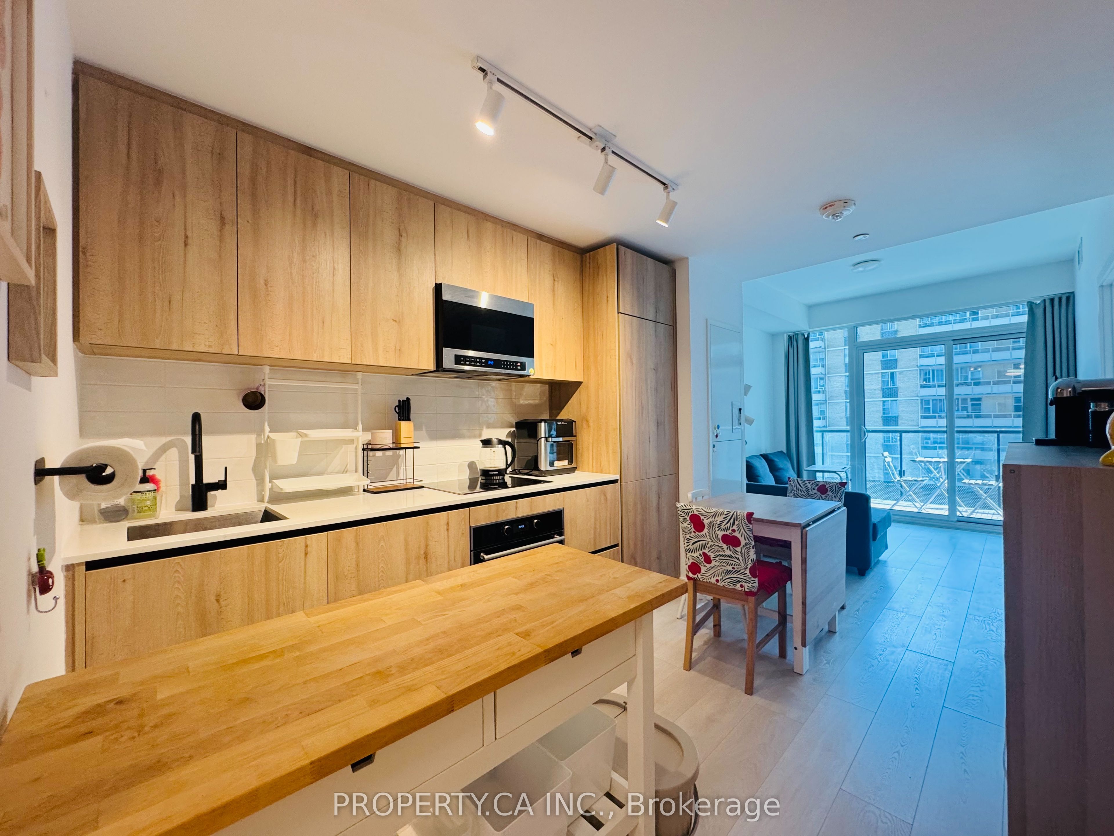 127 Broadway Avenue 803, Toronto, ON M4P 1V4 photo 3