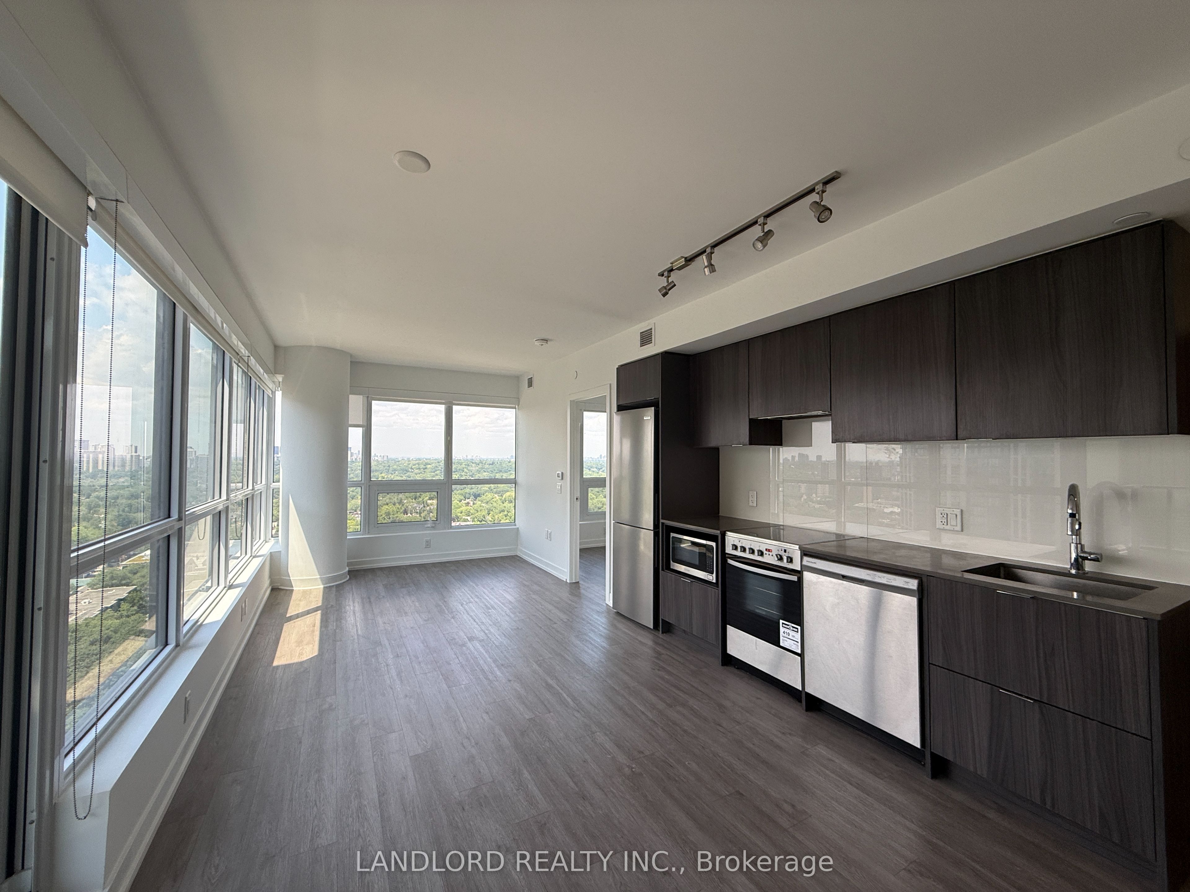 395 Bloor Street E 2305, Toronto, ON M4W 0B4 photo 2