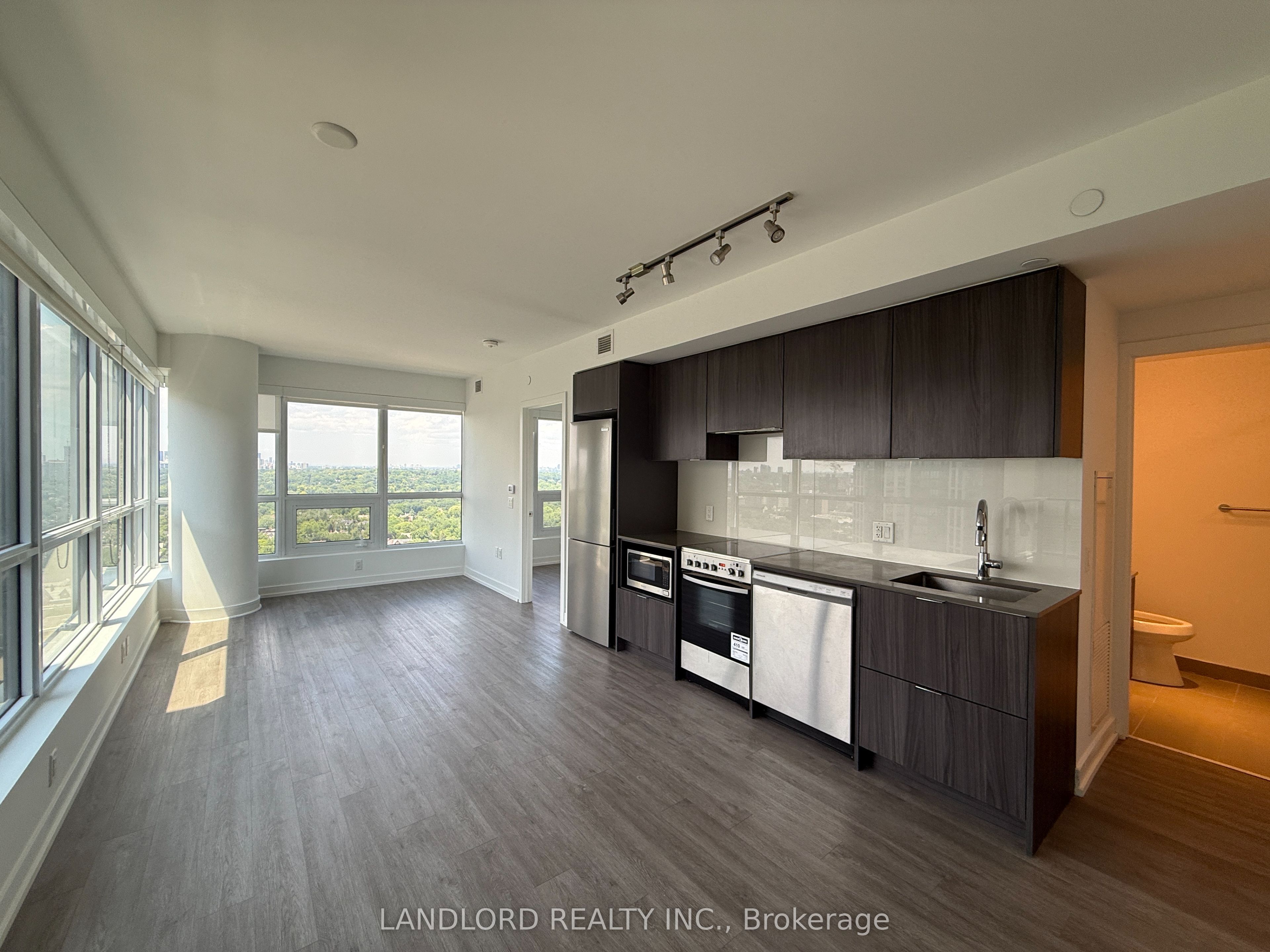 395 Bloor Street E 2305, Toronto, ON M4W 0B4 photo 4