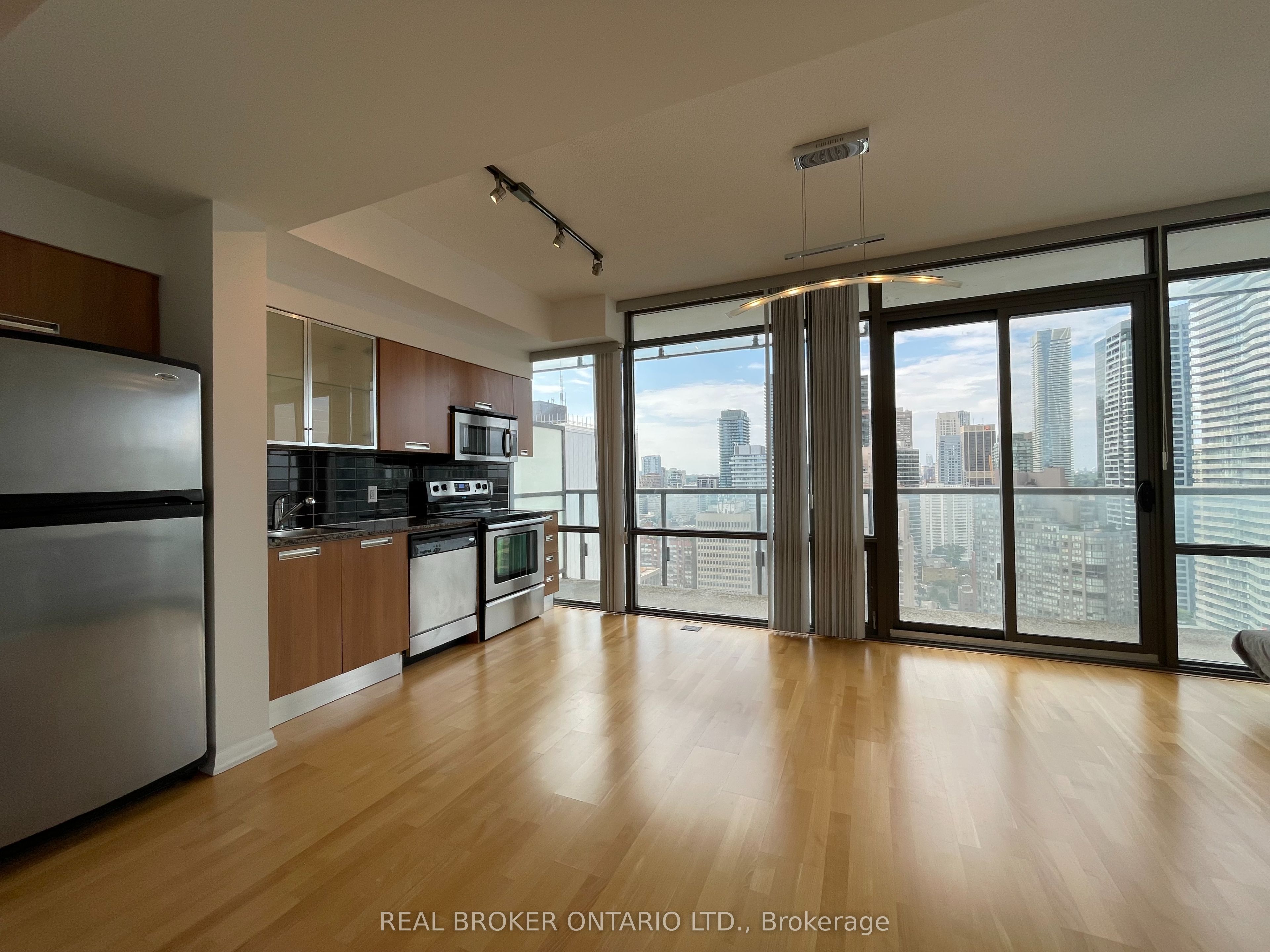 37 Grosvenor Street 3105, Toronto, ON M4Y 3G5 photo 2