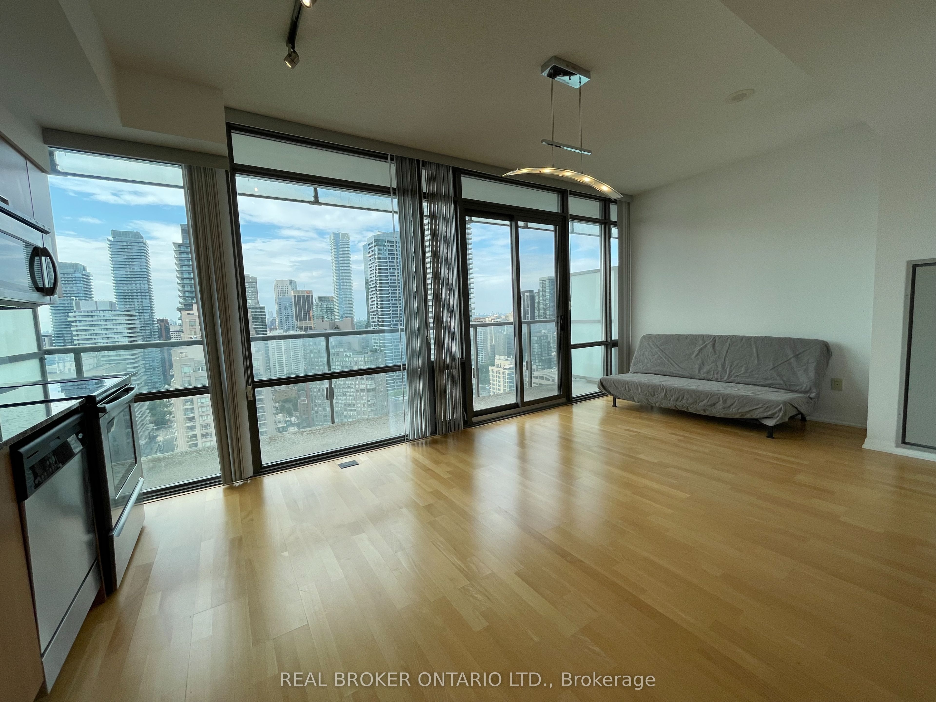 37 Grosvenor Street 3105, Toronto, ON M4Y 3G5 photo 3