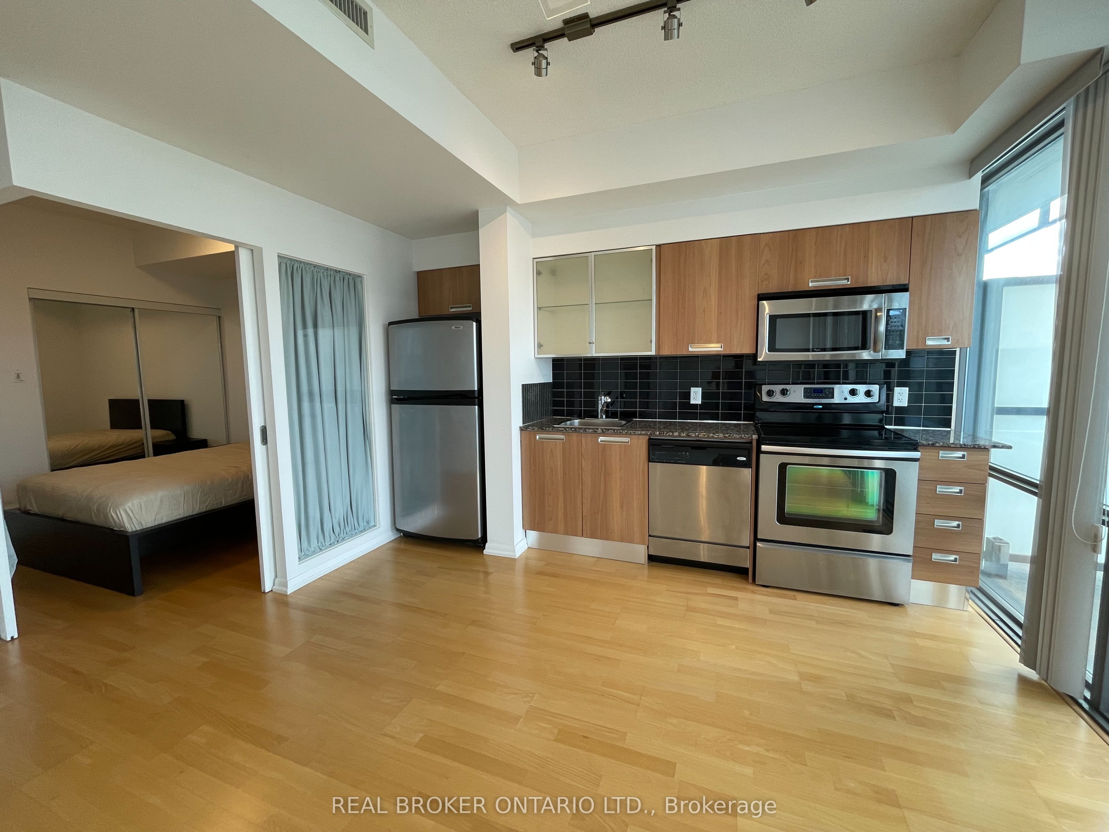 37 Grosvenor Street 3105, Toronto, ON M4Y 3G5 photo 5